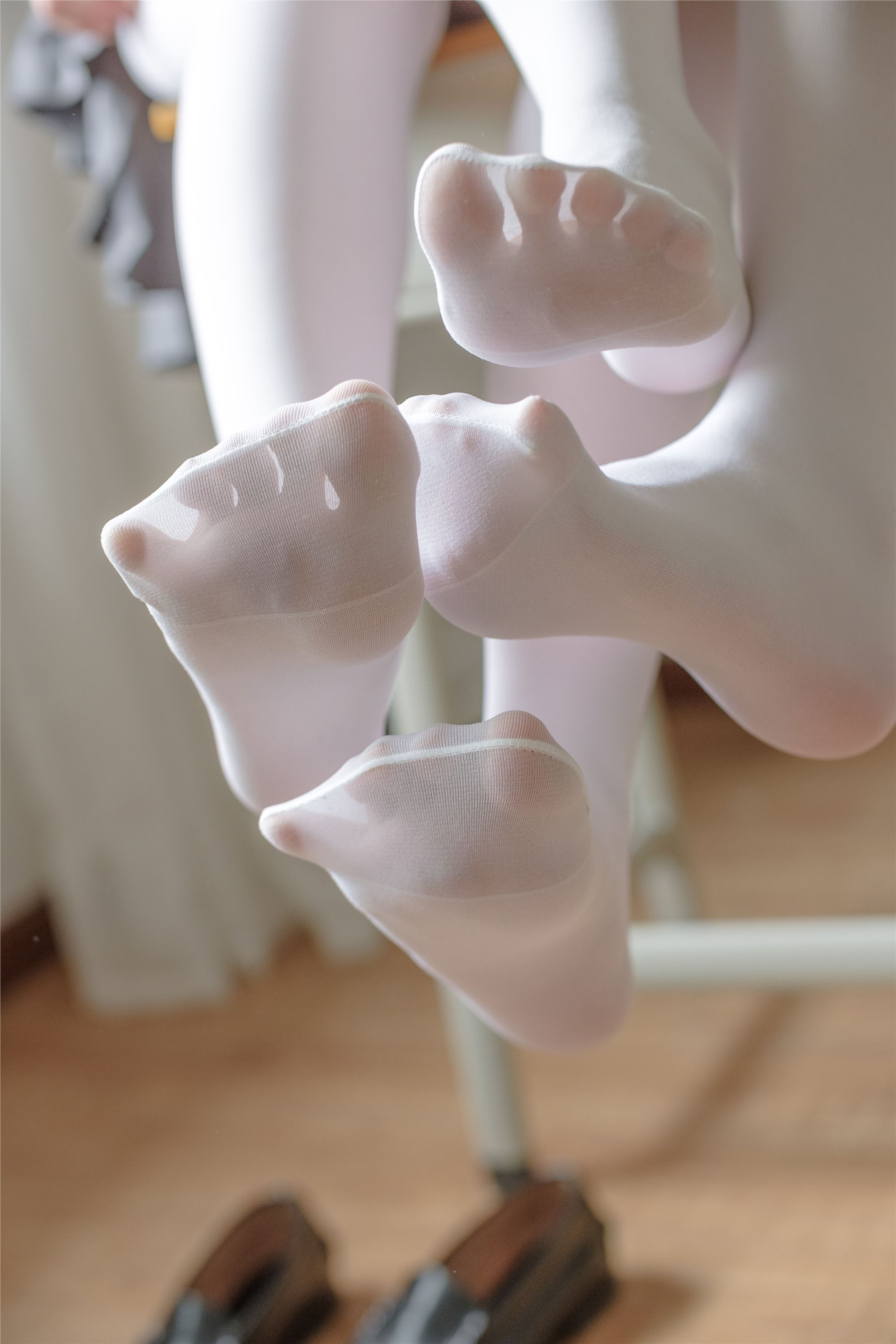 [森萝财团]萝莉丝足写真 X-025