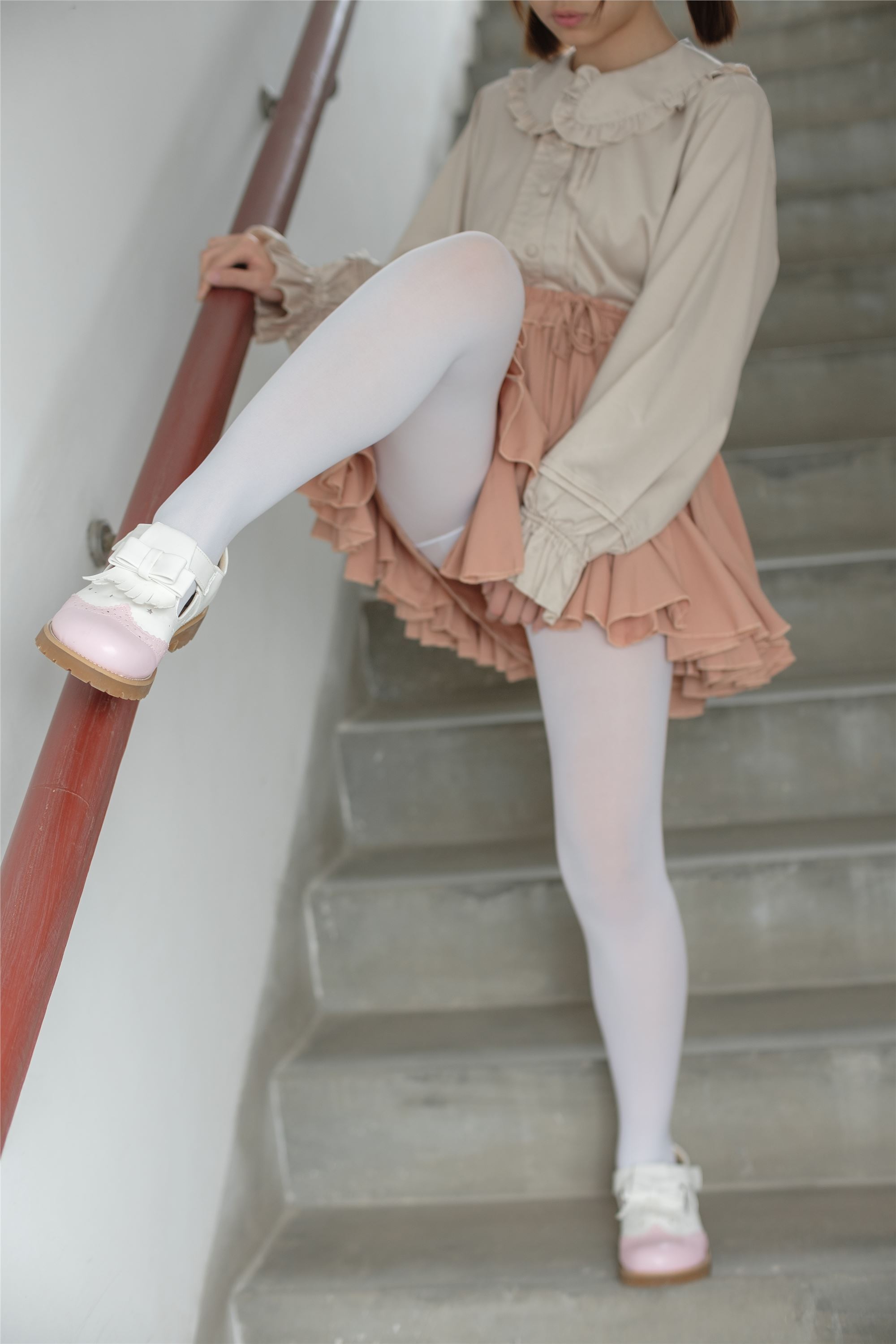 [森萝财团]萝莉丝足写真 X-029