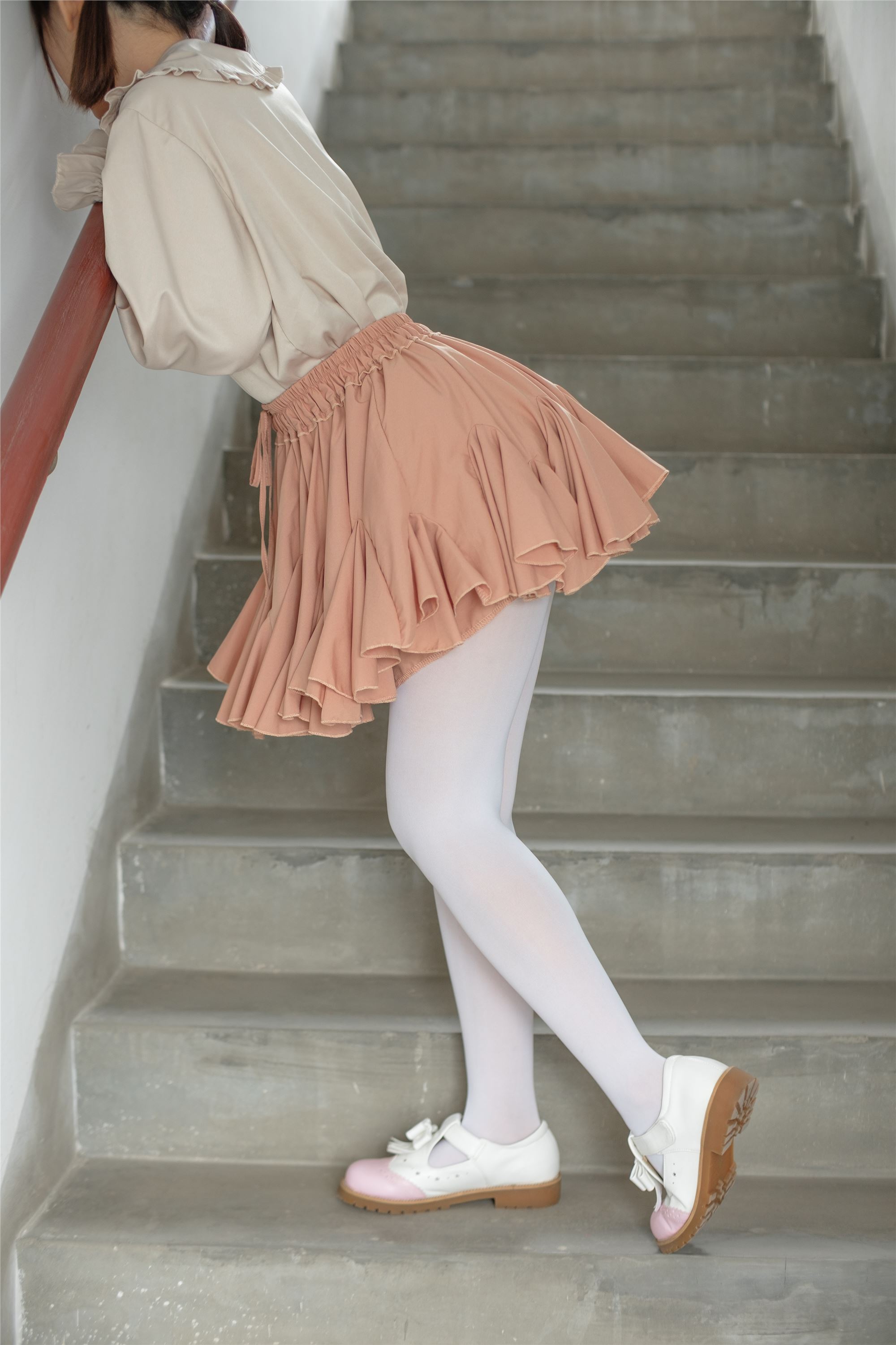 [森萝财团]萝莉丝足写真 X-029