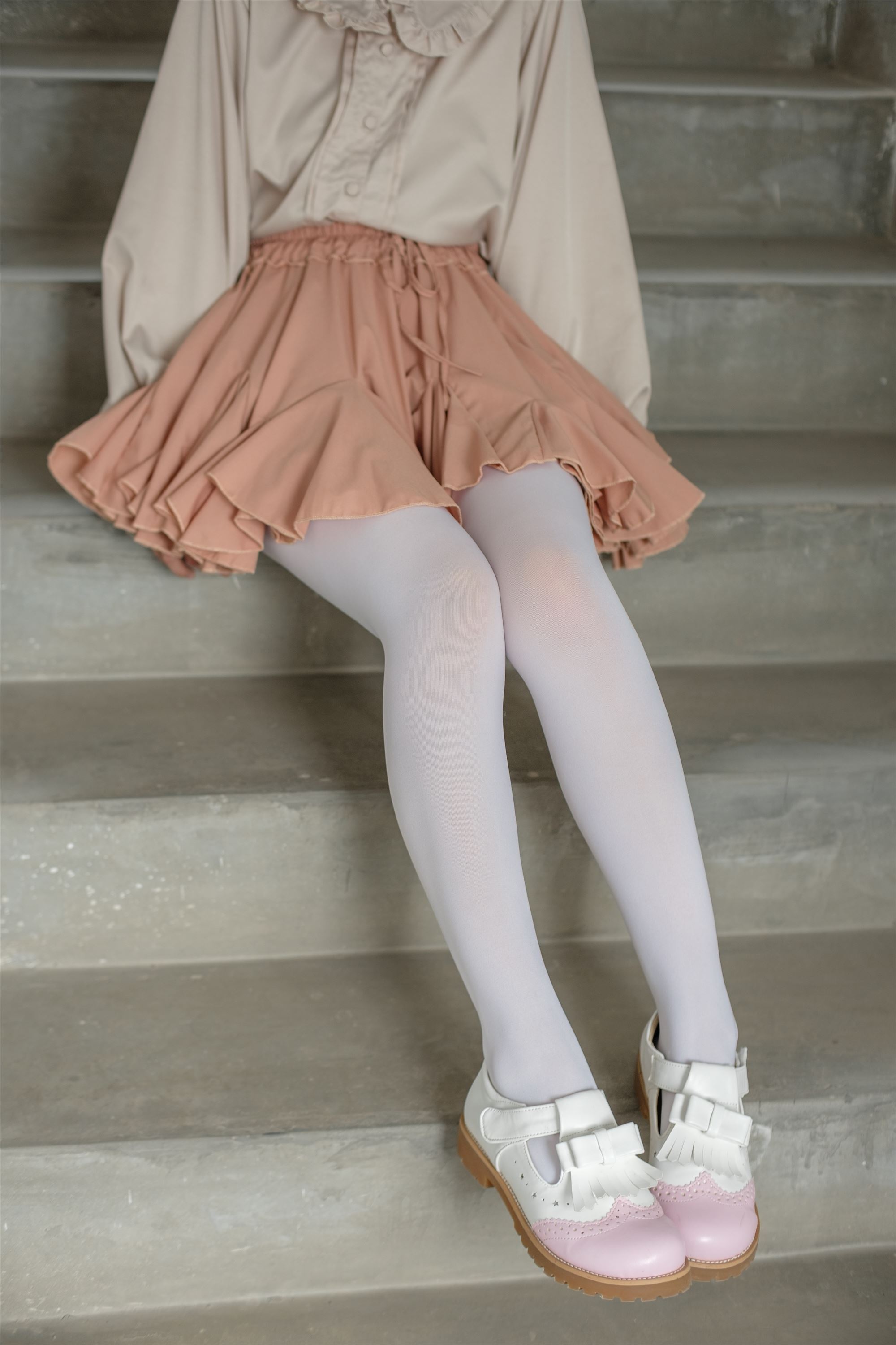 [森萝财团]萝莉丝足写真 X-029