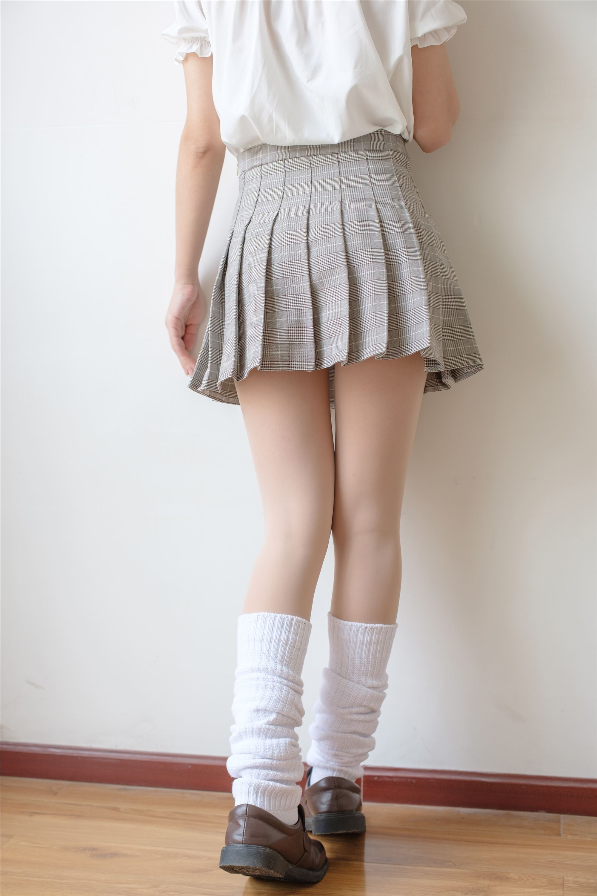 [森萝财团]萝莉丝足写真 X-033