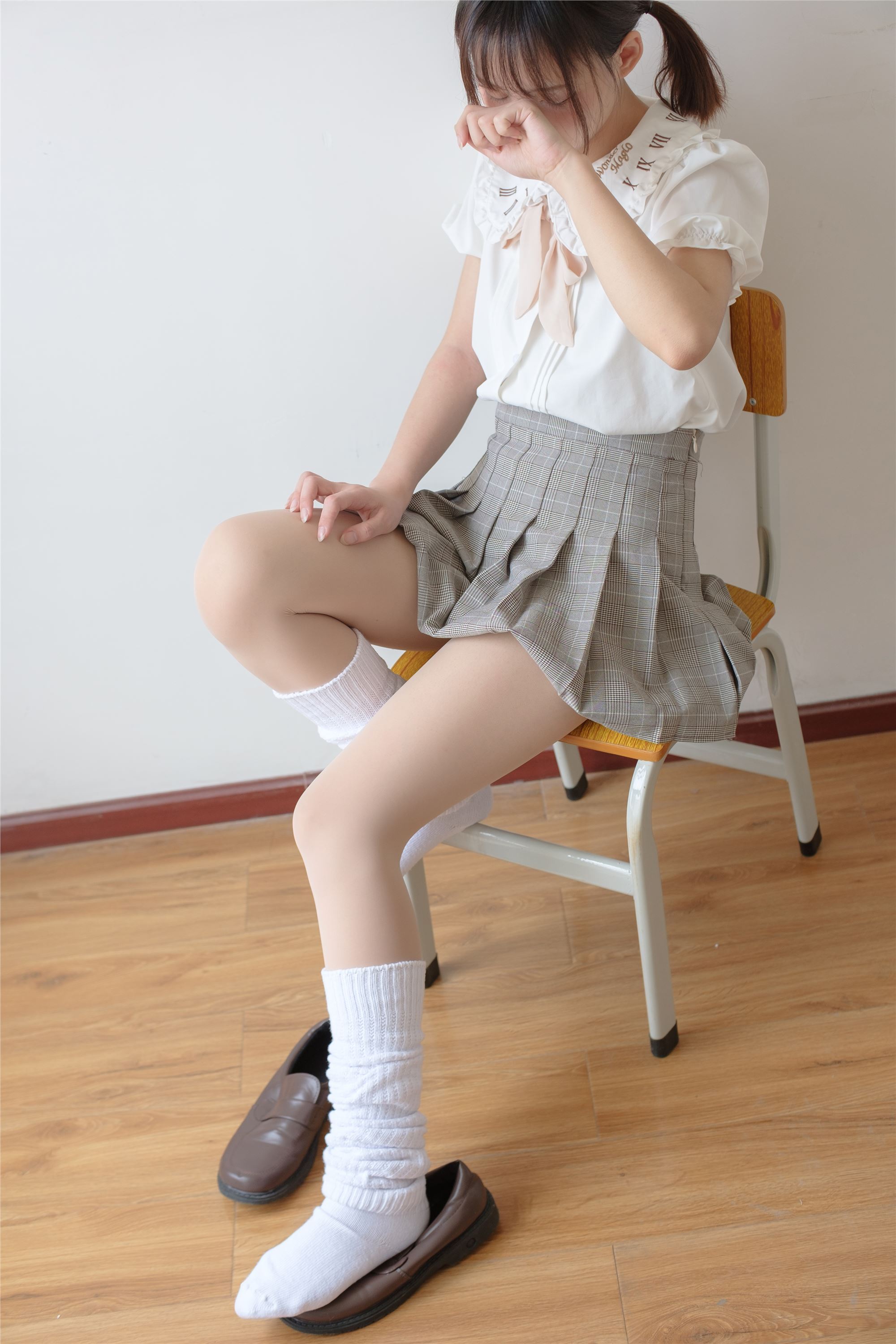 [森萝财团]萝莉丝足写真 X-033