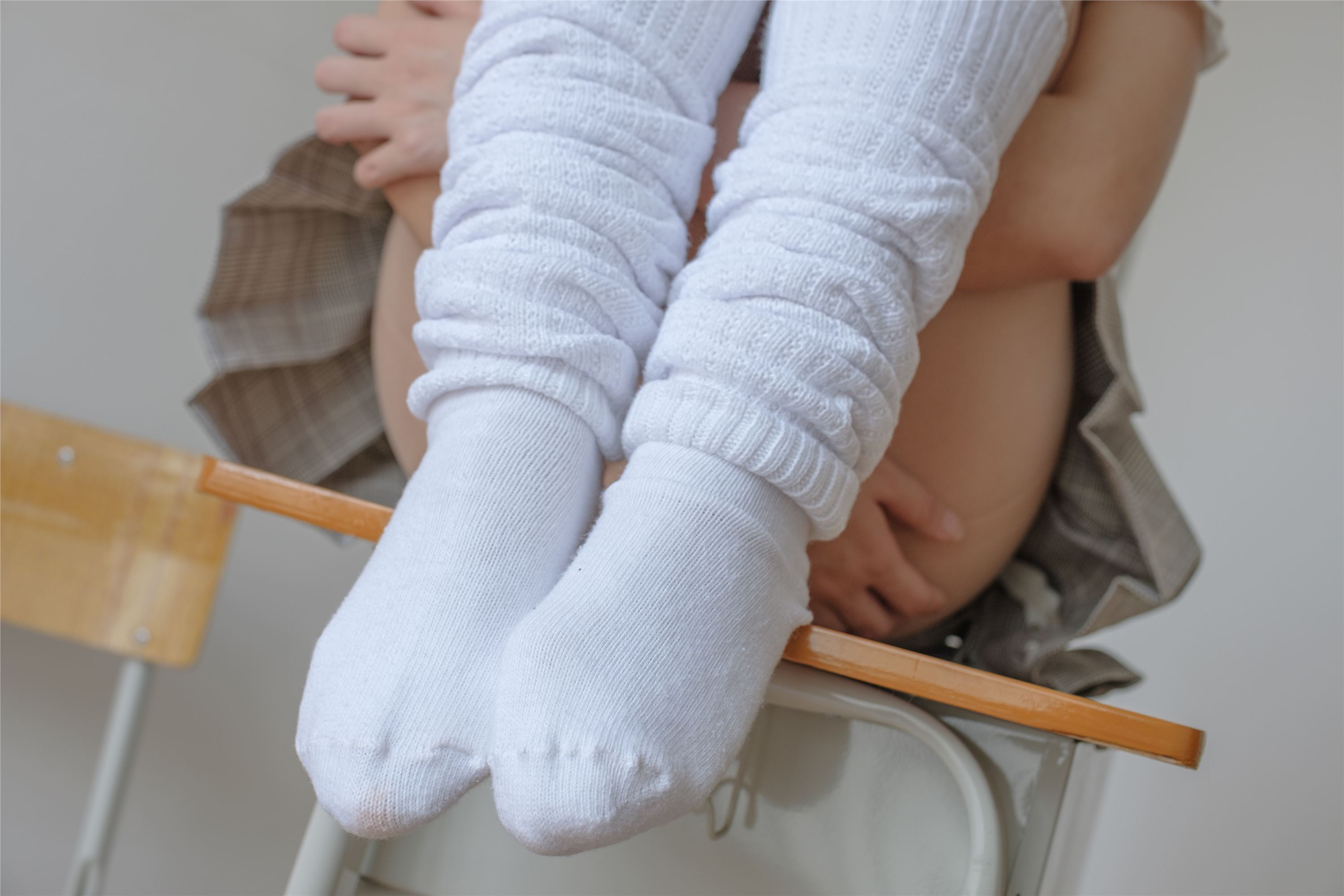 [森萝财团]萝莉丝足写真 X-033