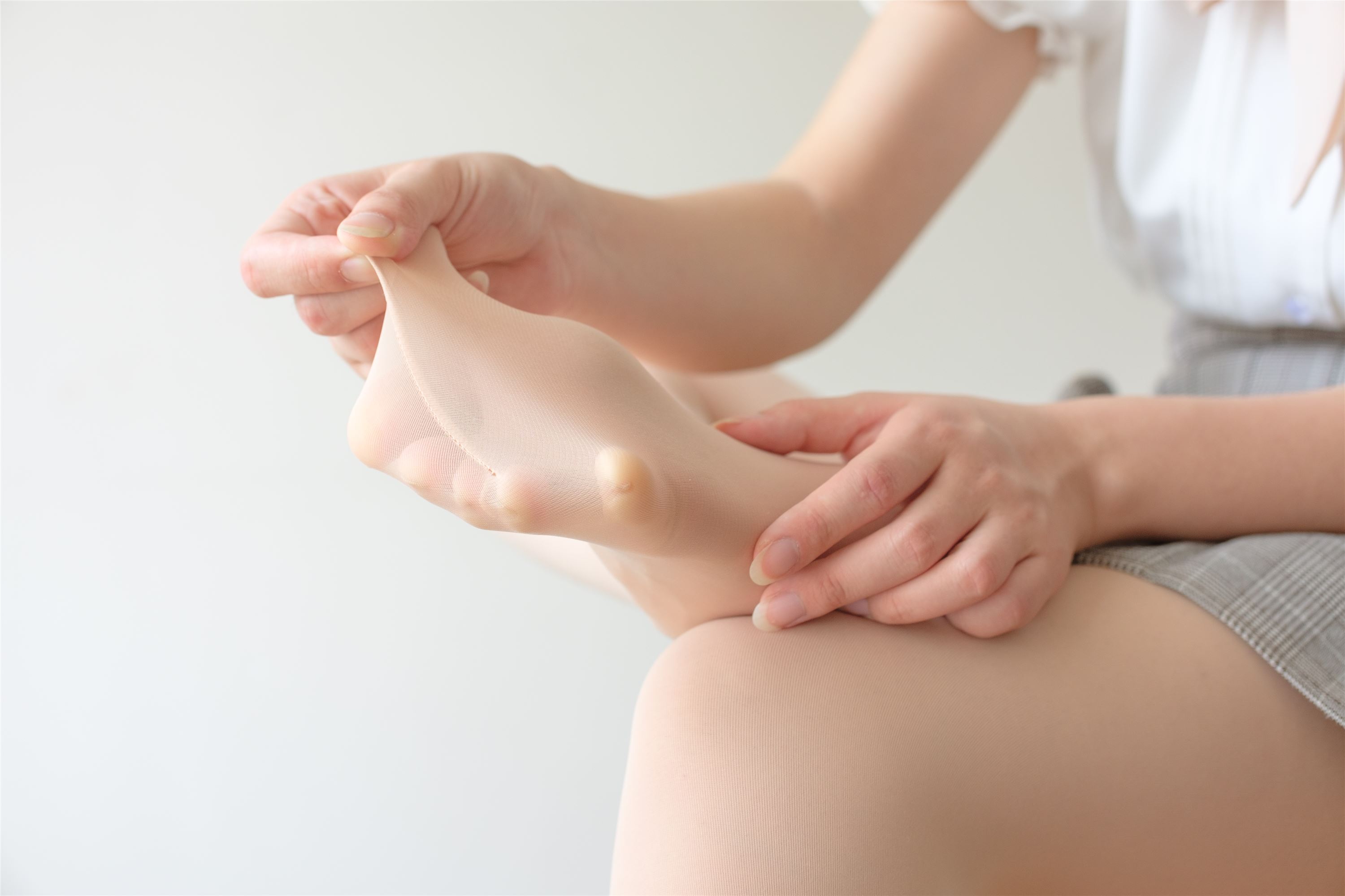 [森萝财团]萝莉丝足写真 X-033