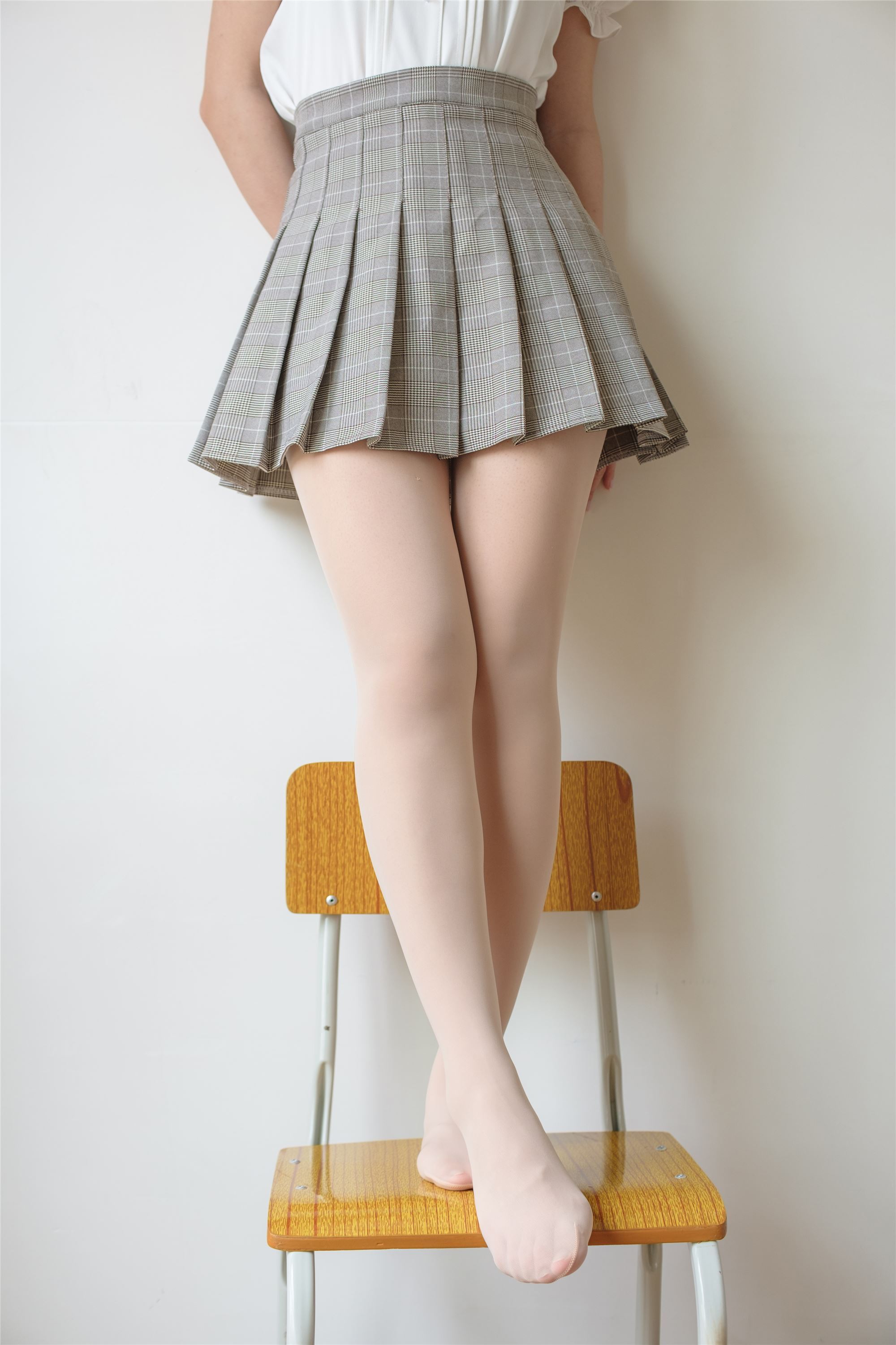 [森萝财团]萝莉丝足写真 X-033