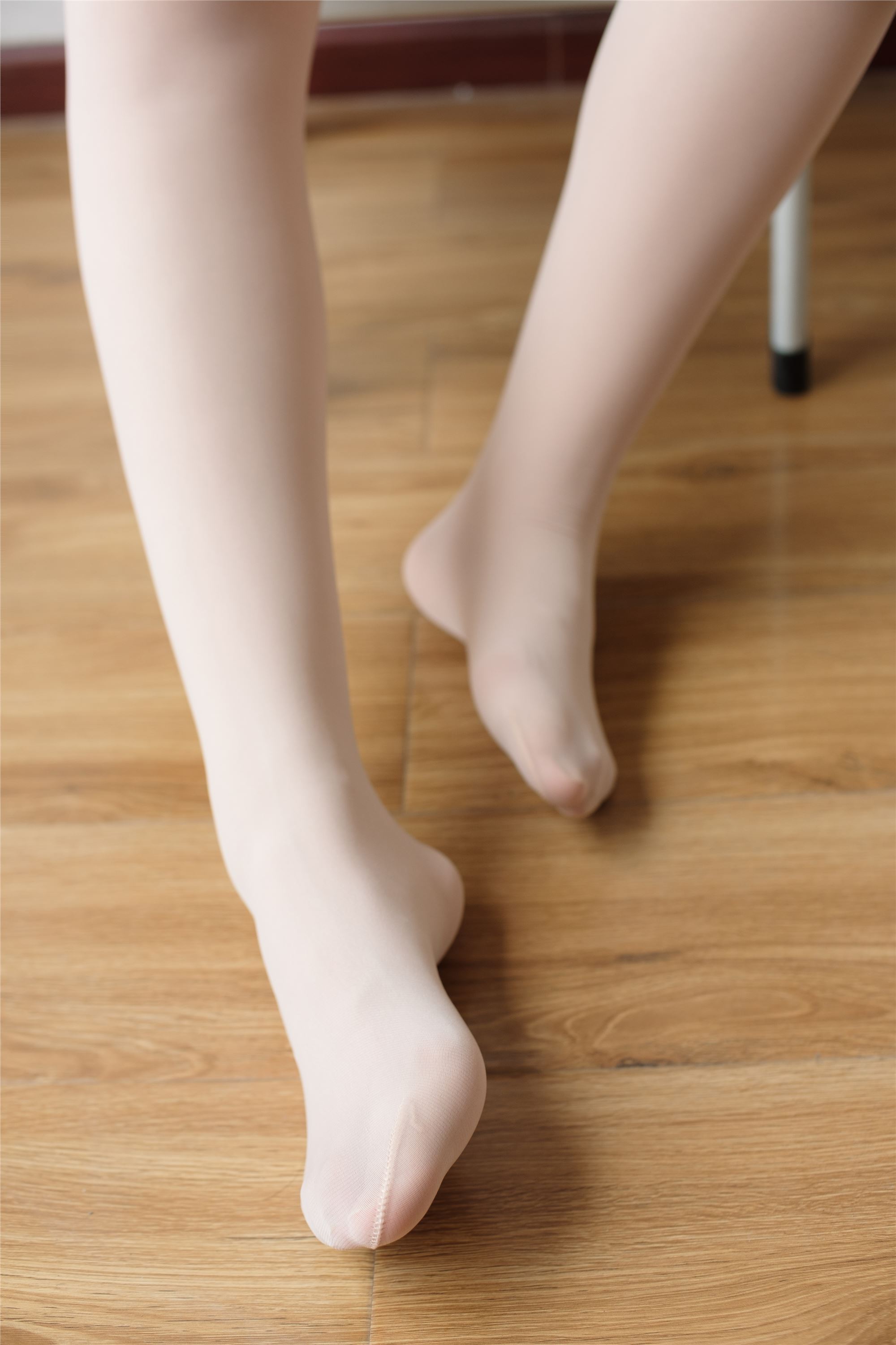 [森萝财团]萝莉丝足写真 X-033