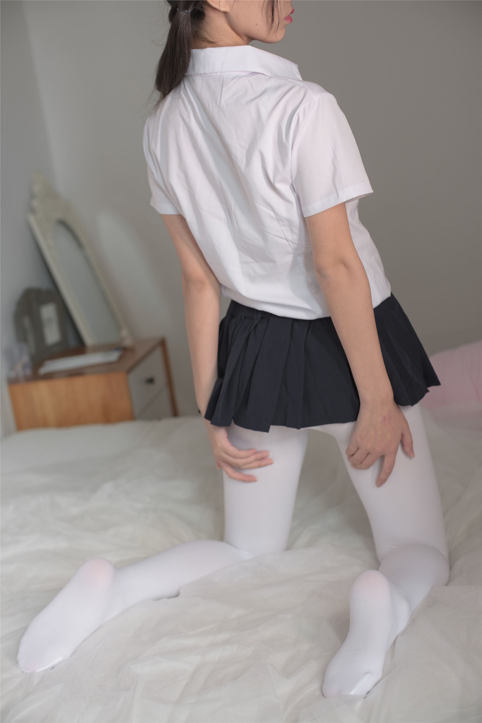 [森萝财团]萝莉丝足写真 X-034