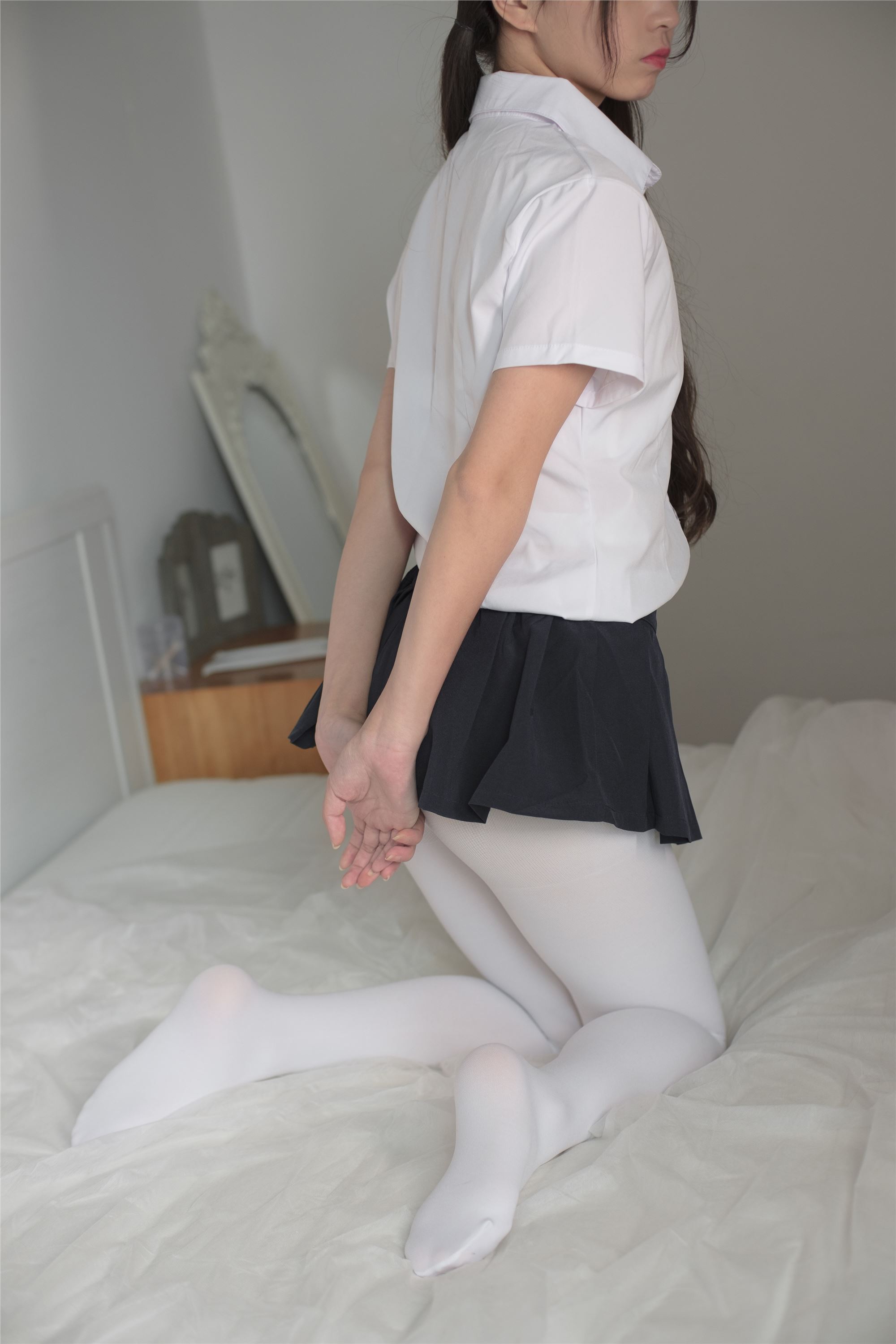 [森萝财团]萝莉丝足写真 X-034