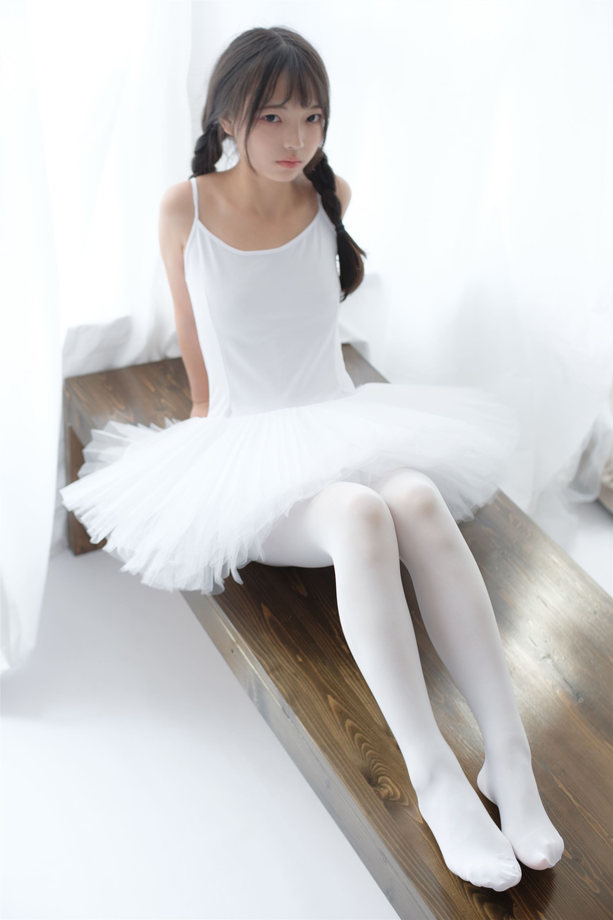 [森萝财团]萝莉丝足写真 X-042