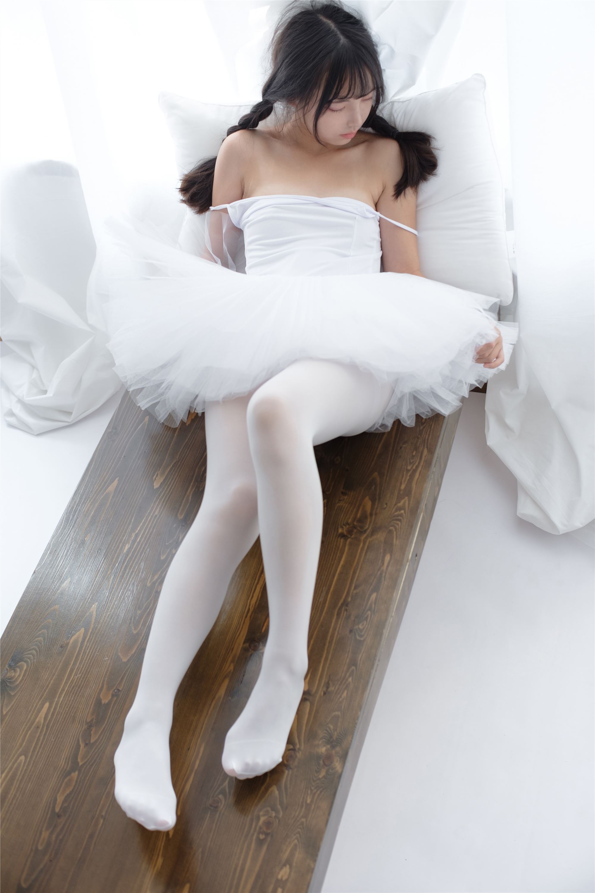 [森萝财团]萝莉丝足写真 X-042