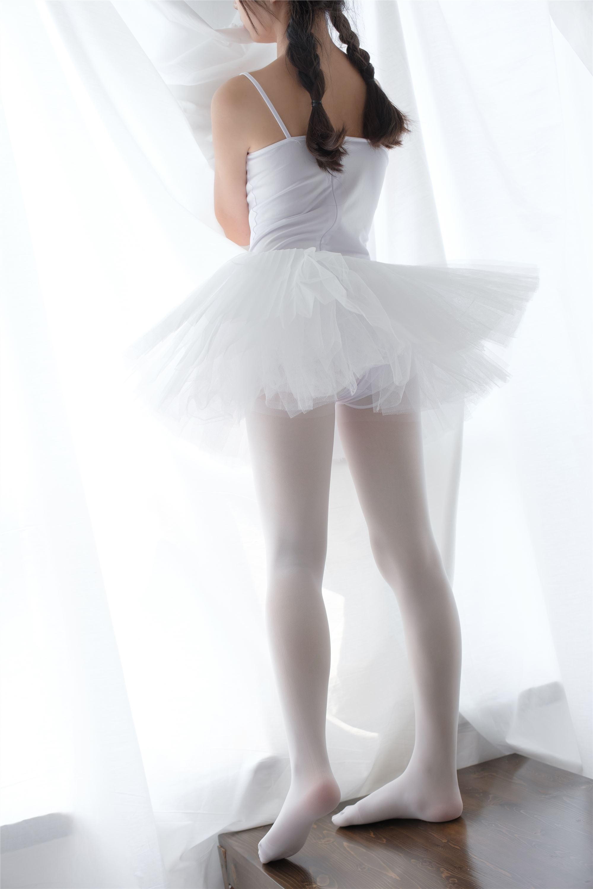 [森萝财团]萝莉丝足写真 X-042