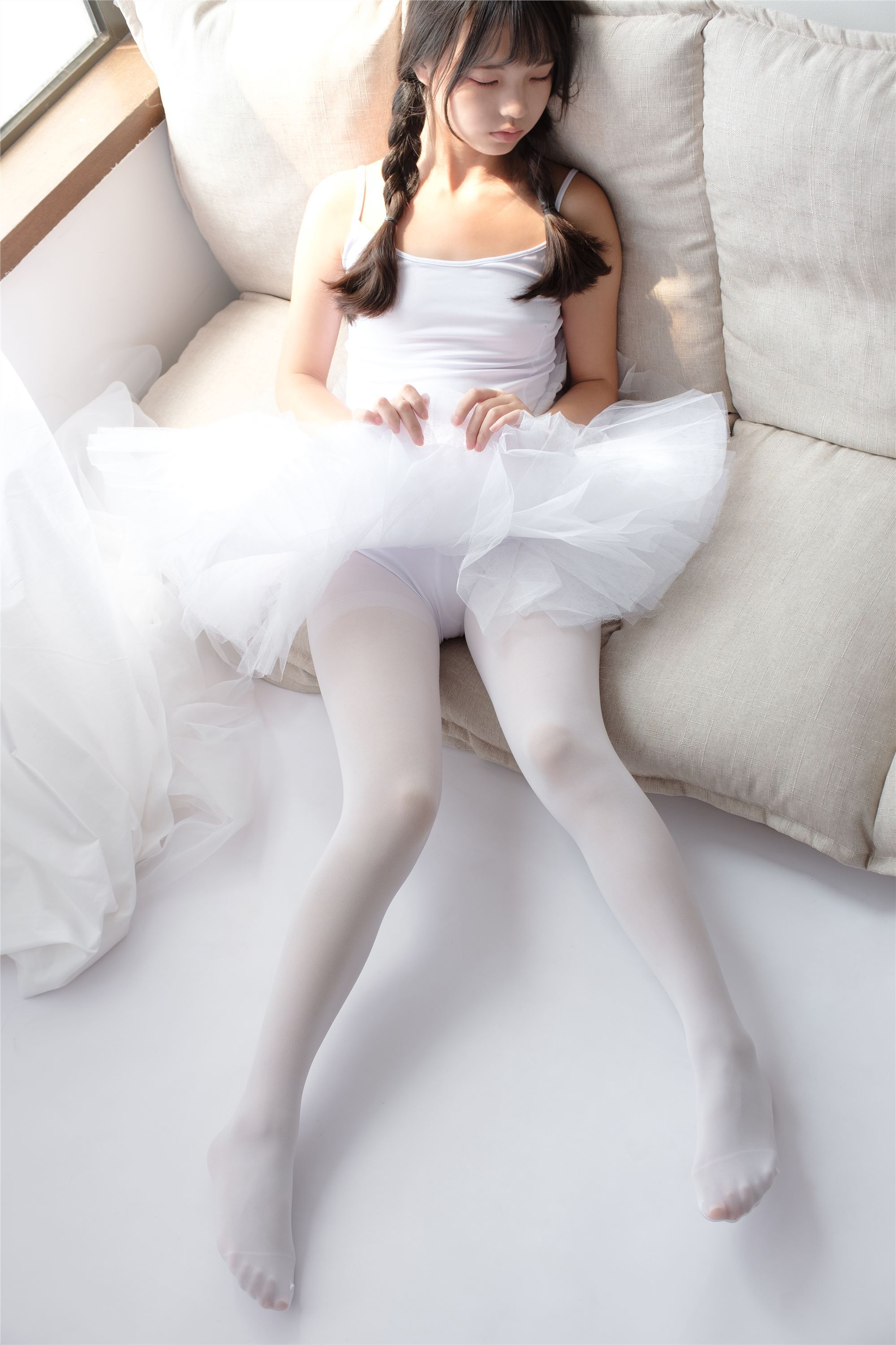 [森萝财团]萝莉丝足写真 X-042