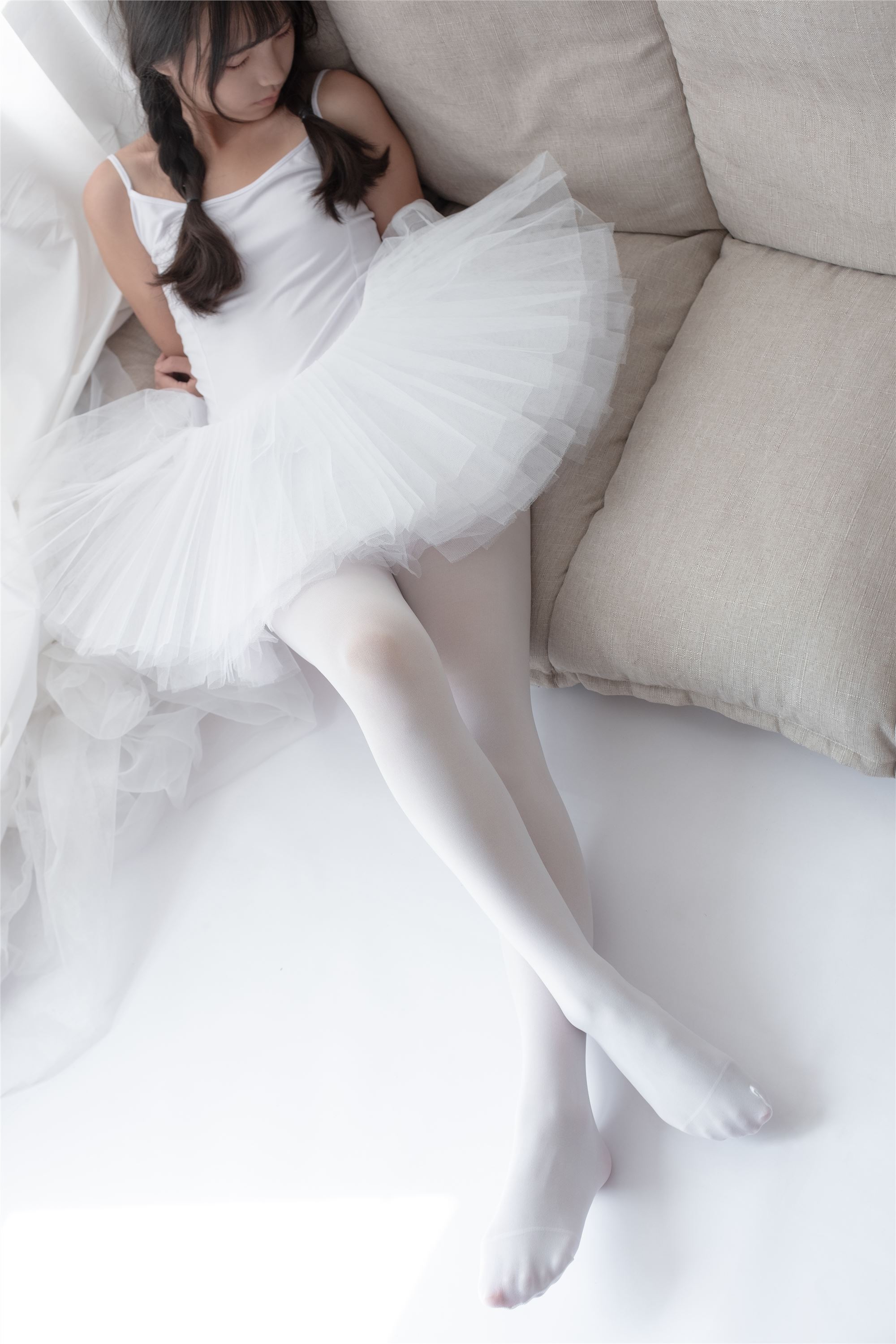 [森萝财团]萝莉丝足写真 X-042