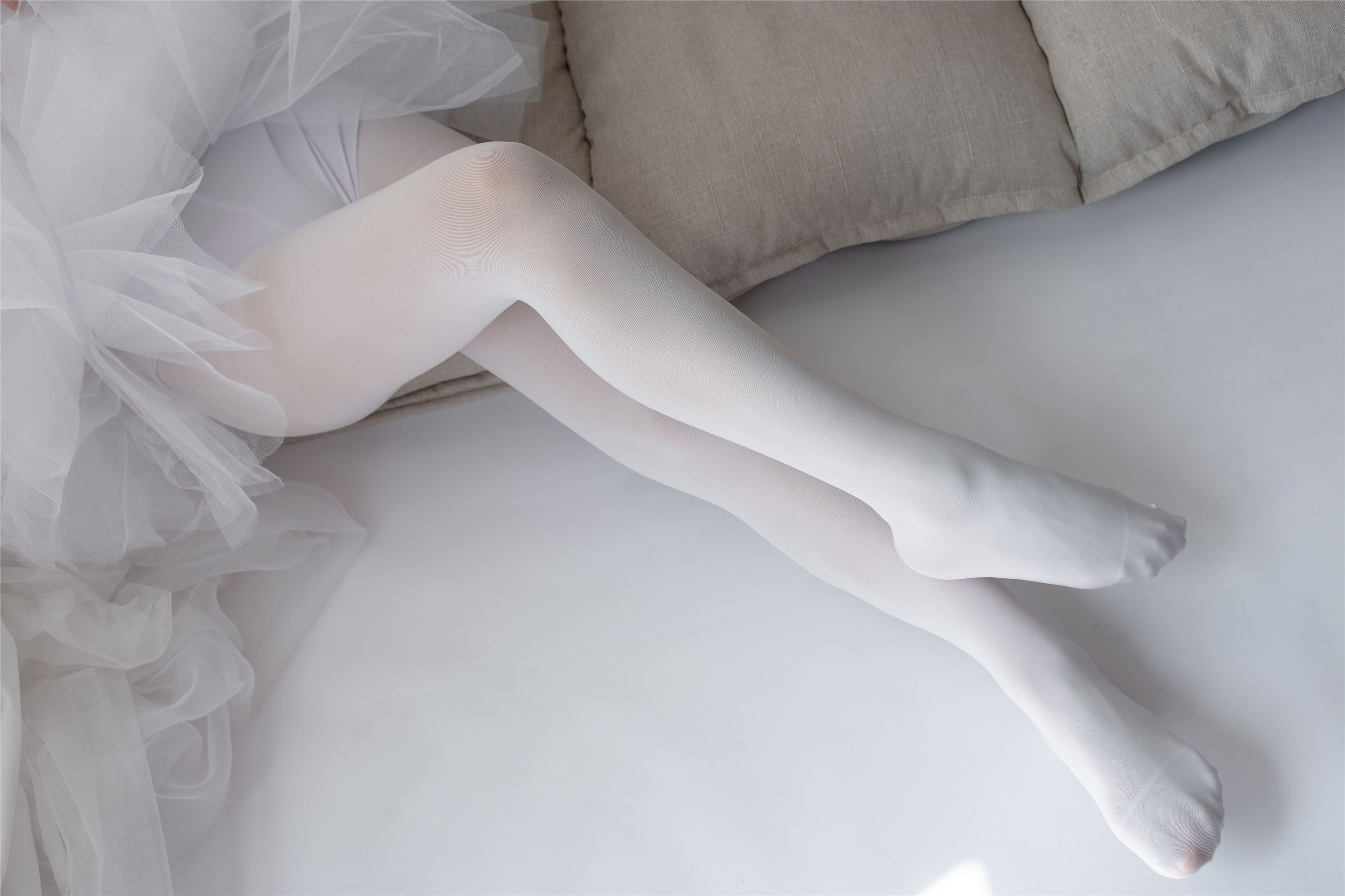 [森萝财团]萝莉丝足写真 X-042