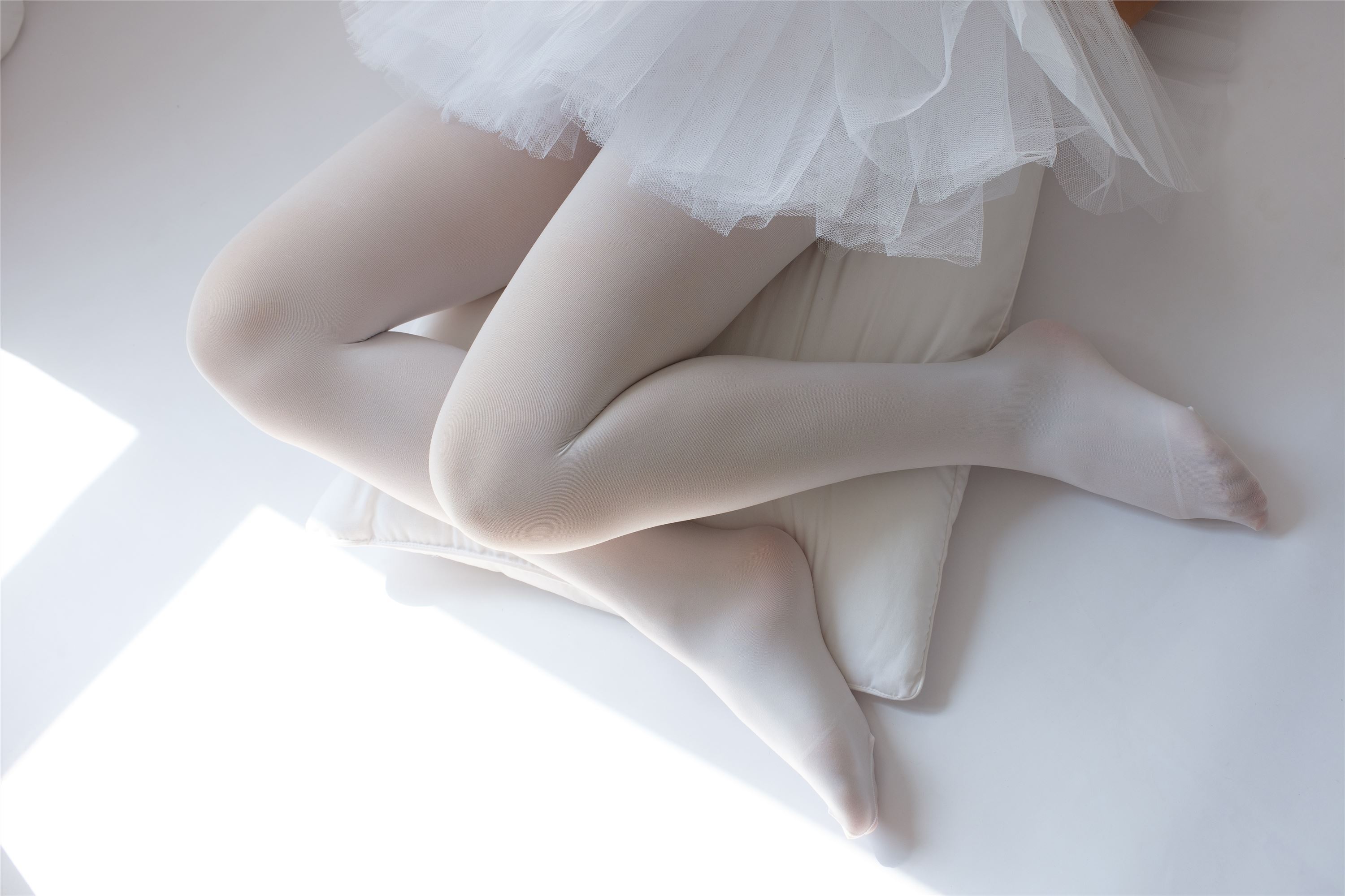 [森萝财团]萝莉丝足写真 X-042