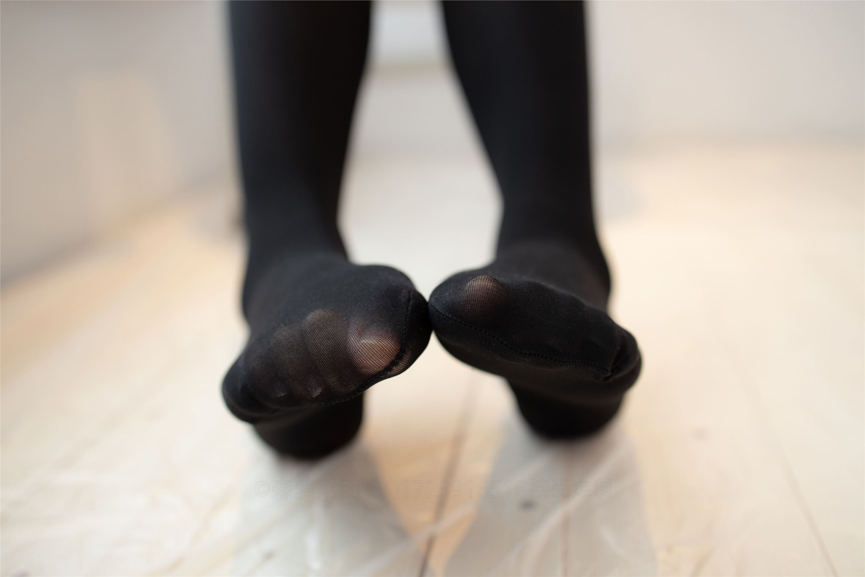 [森萝财团]萝莉丝足写真 X-046