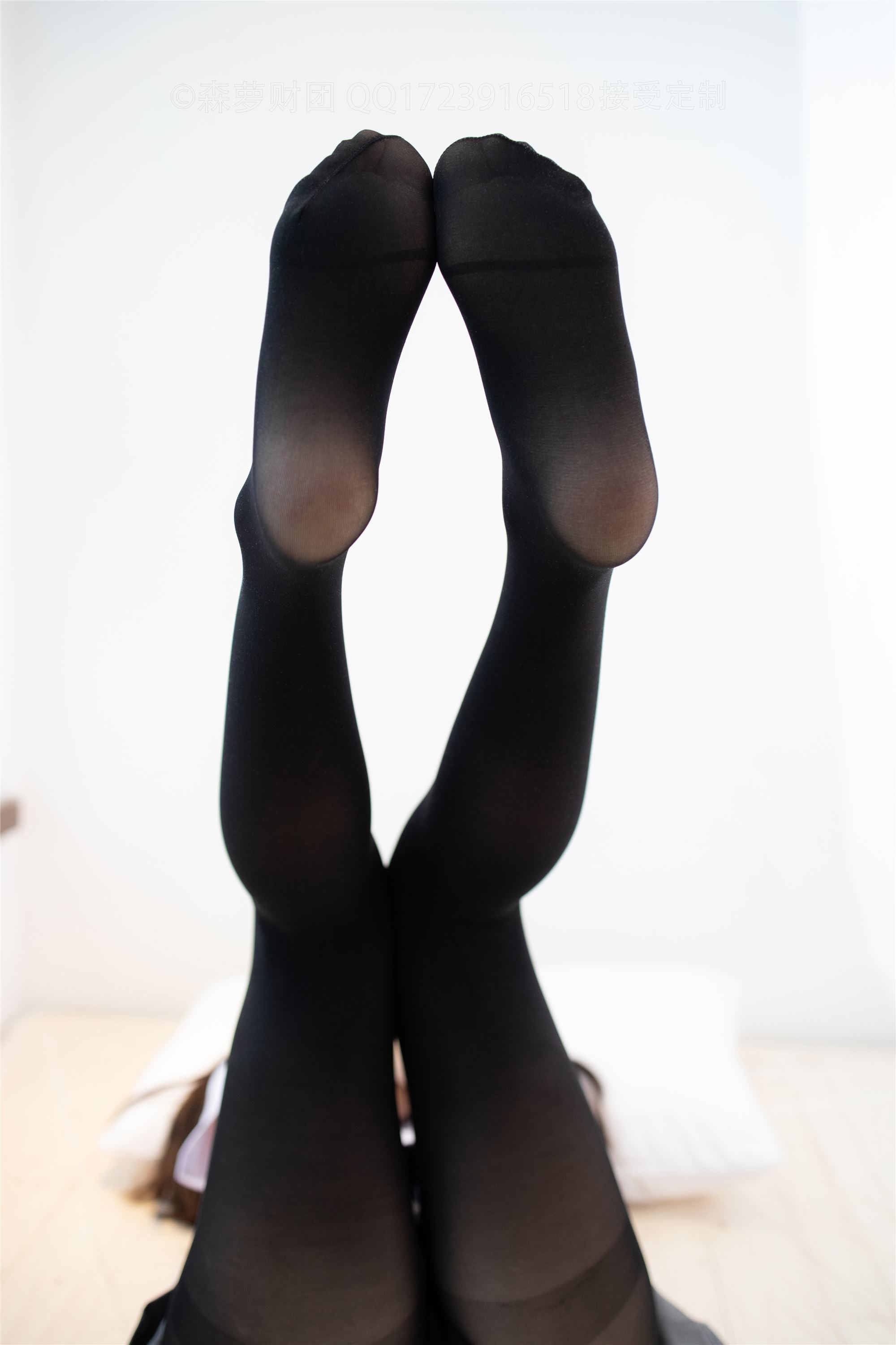 [森萝财团]萝莉丝足写真 X-046