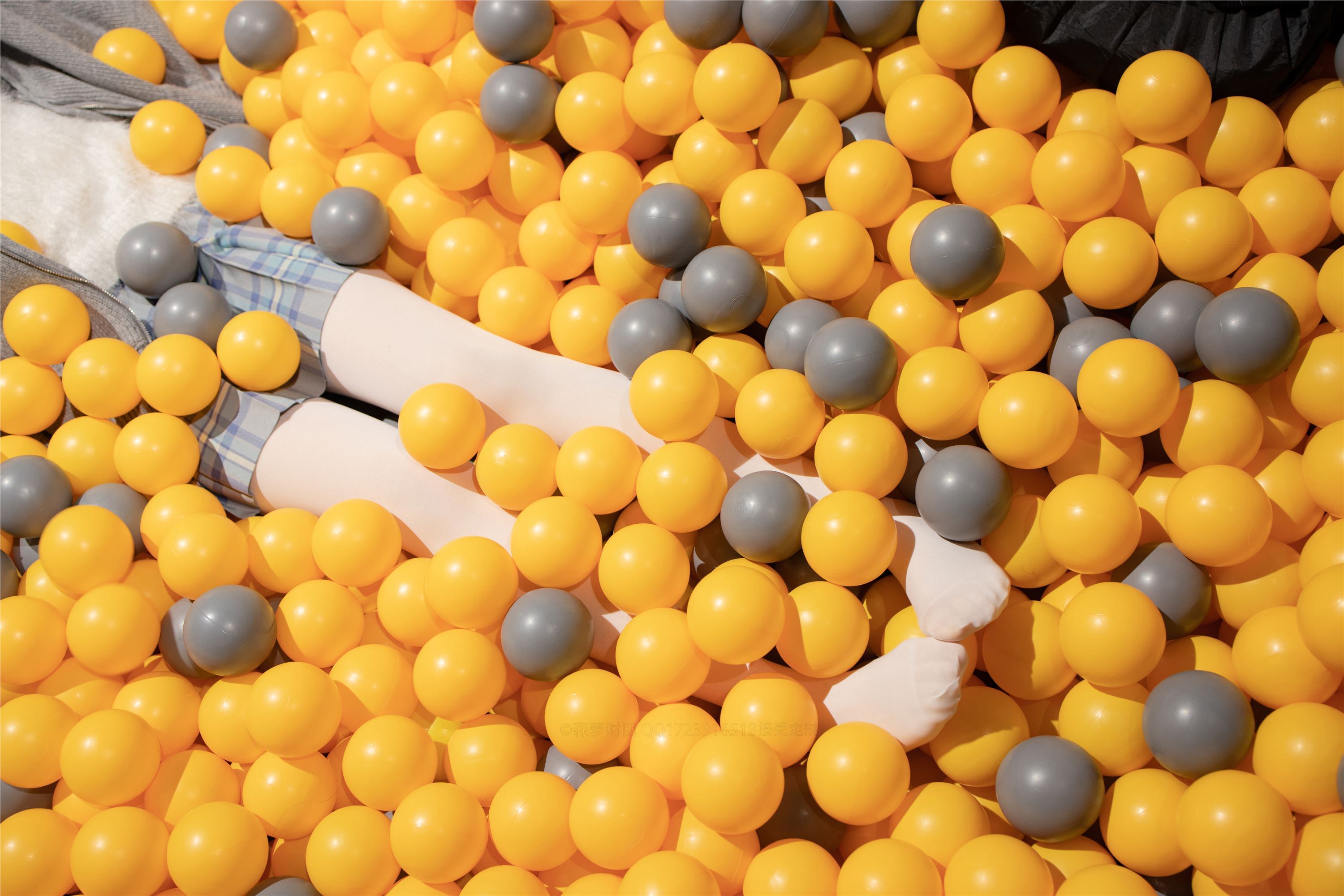 [森萝财团]萝莉丝足写真 X-047