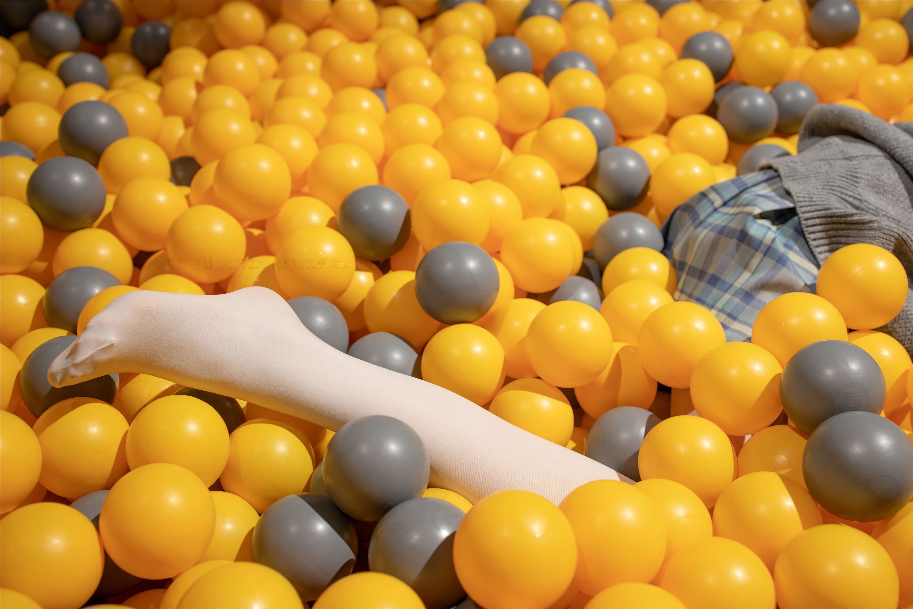 [森萝财团]萝莉丝足写真 X-047