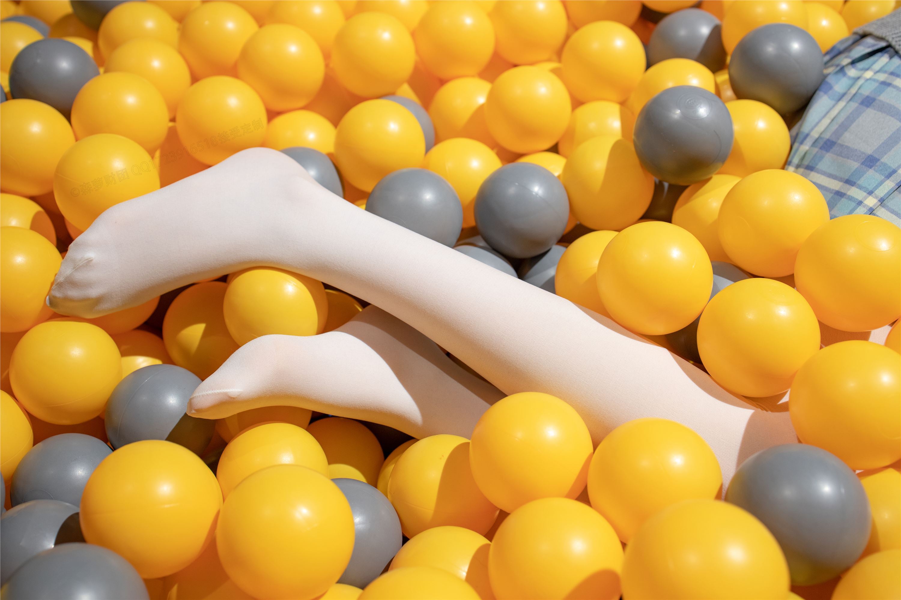 [森萝财团]萝莉丝足写真 X-047