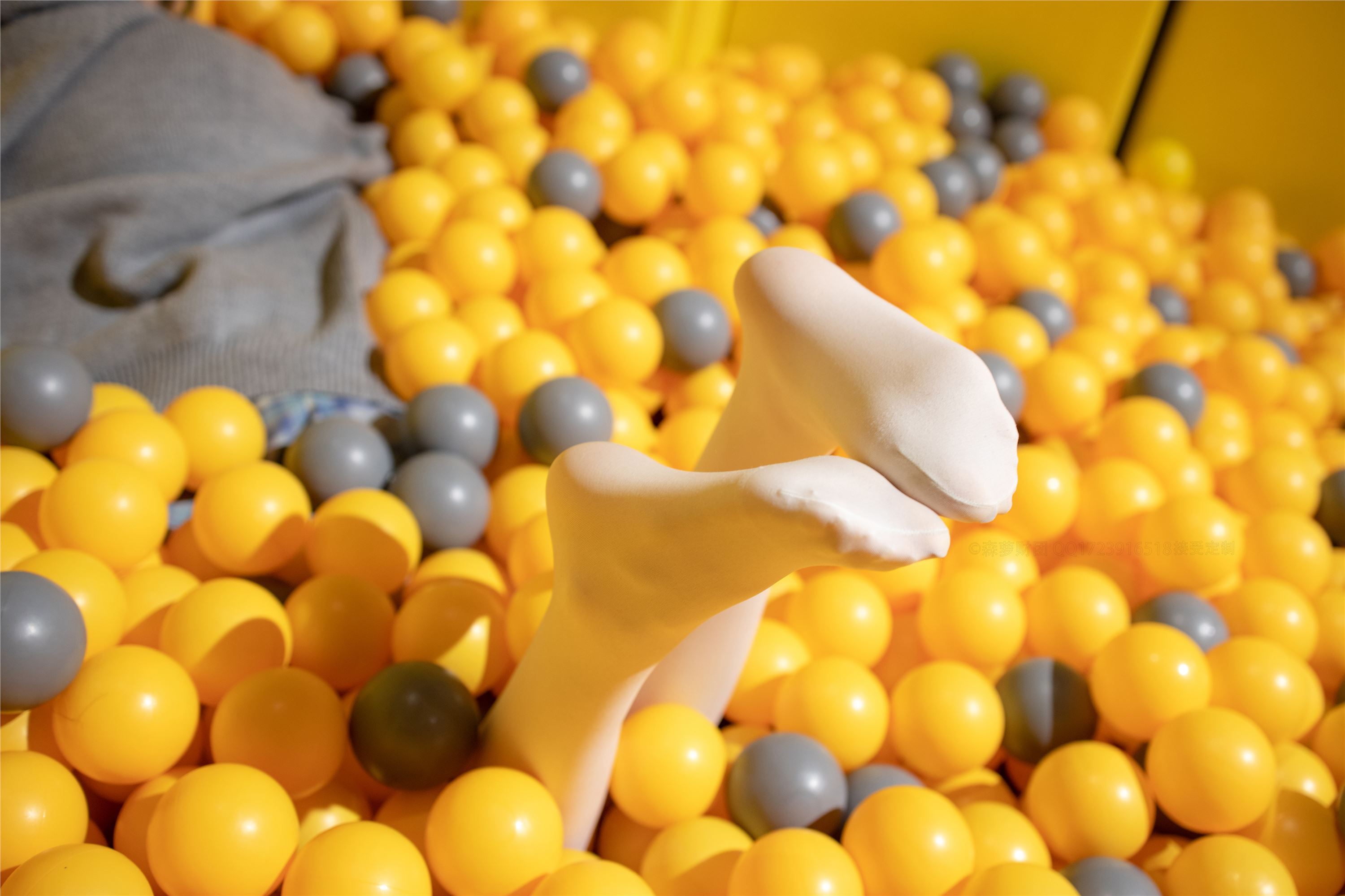 [森萝财团]萝莉丝足写真 X-047