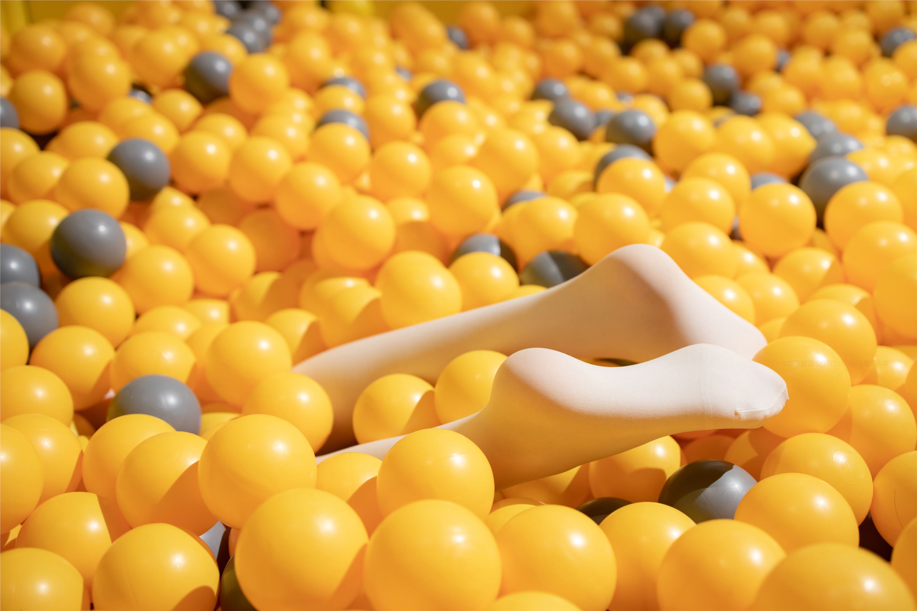 [森萝财团]萝莉丝足写真 X-047