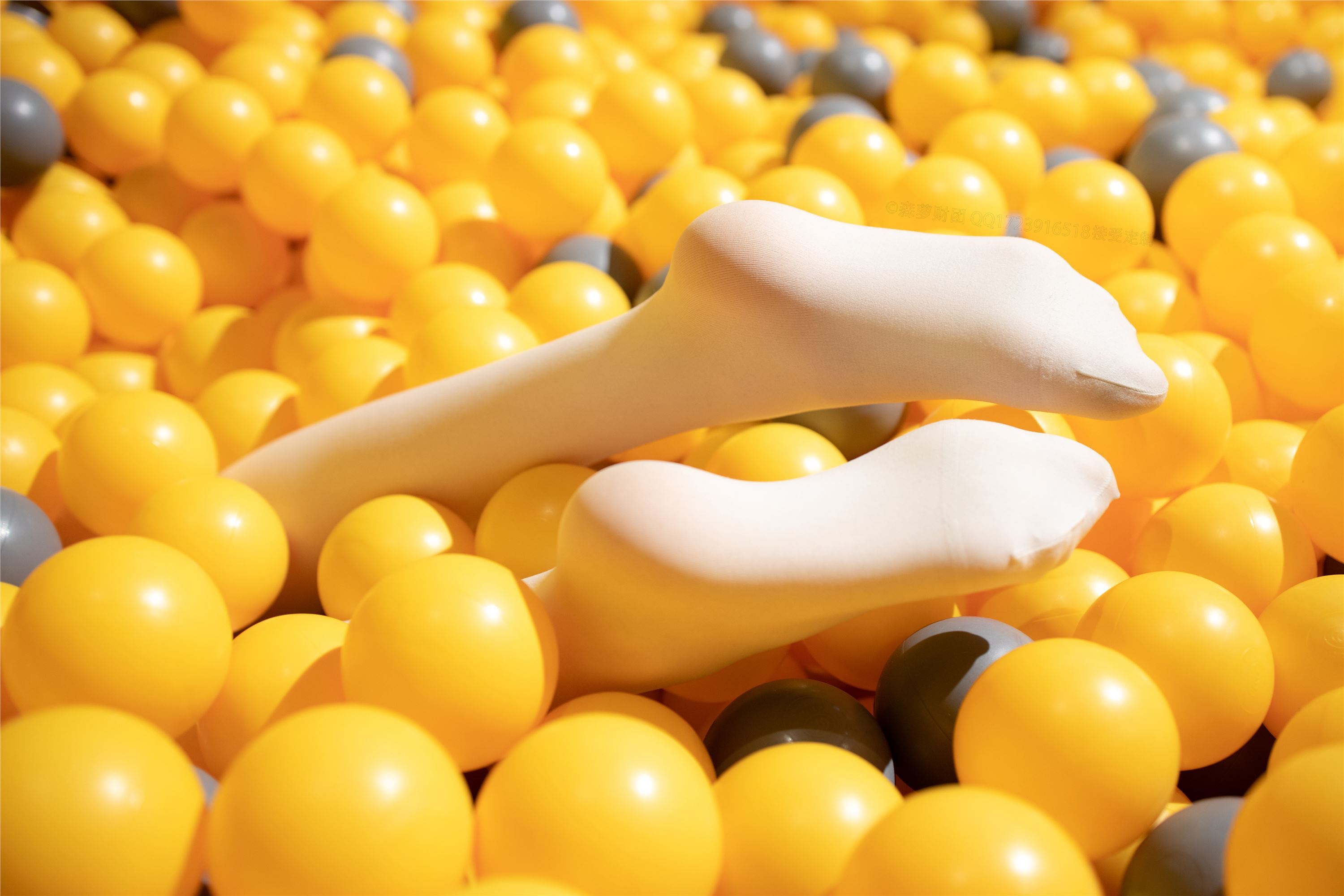 [森萝财团]萝莉丝足写真 X-047