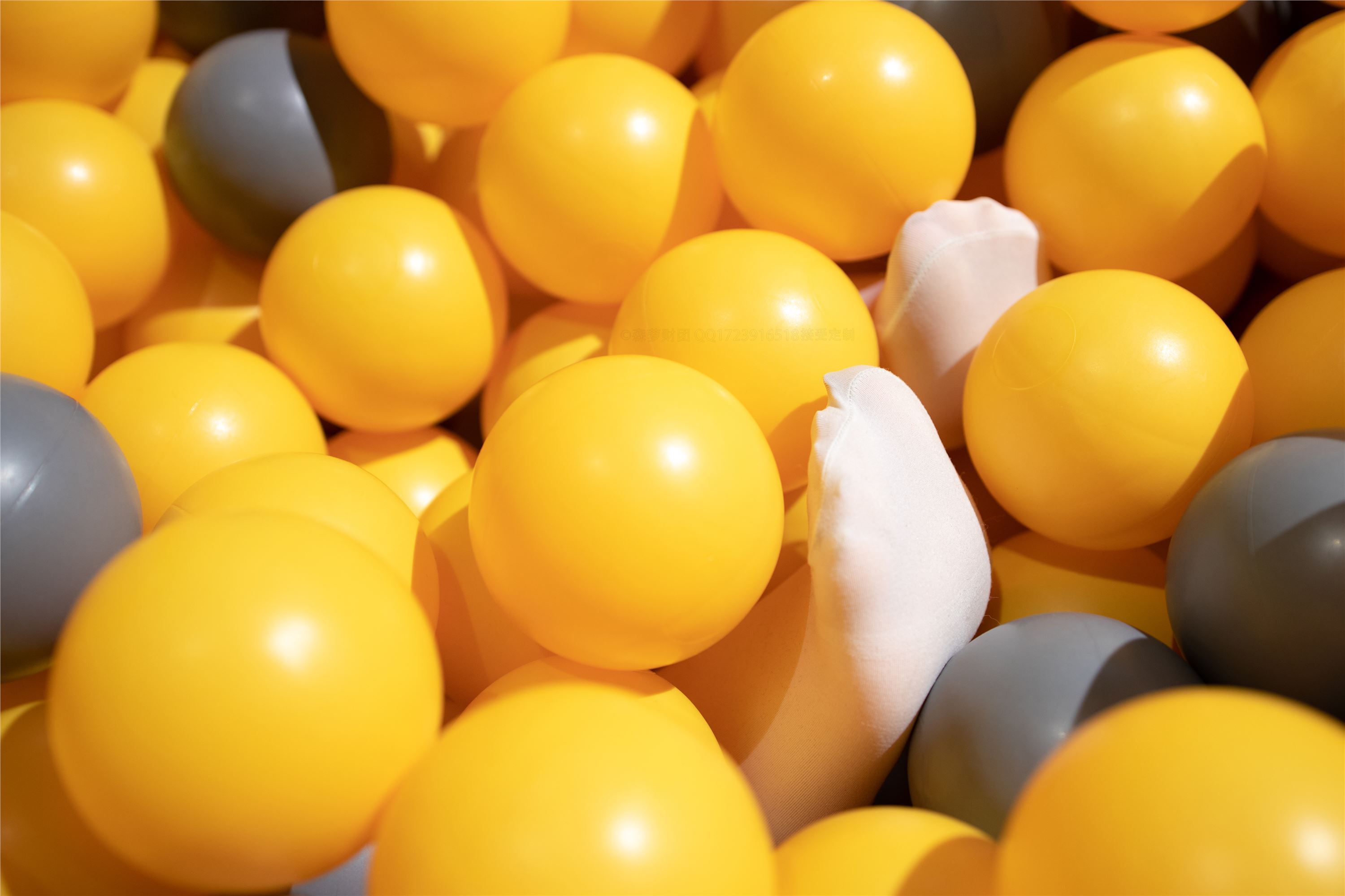 [森萝财团]萝莉丝足写真 X-047