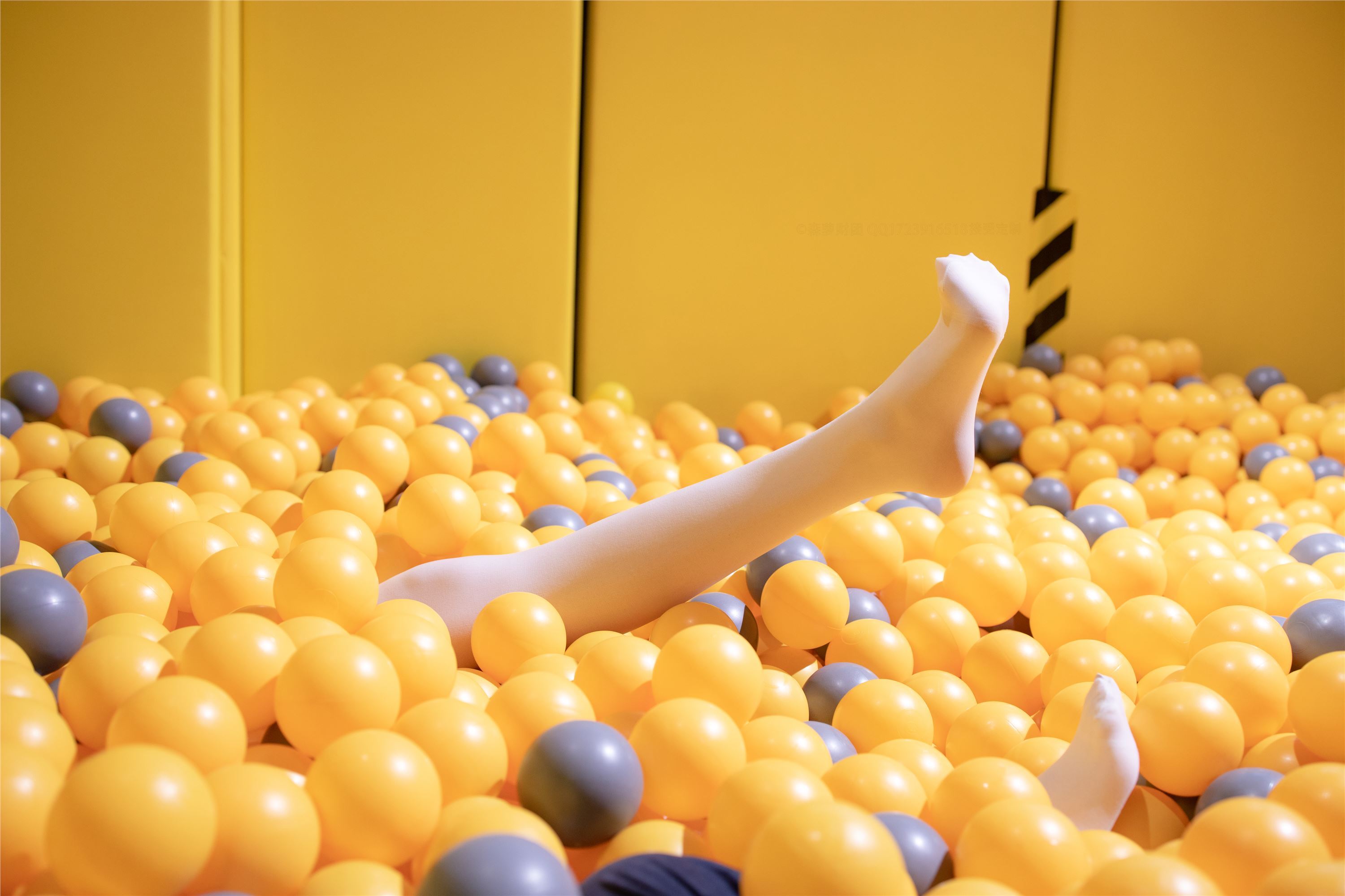 [森萝财团]萝莉丝足写真 X-047