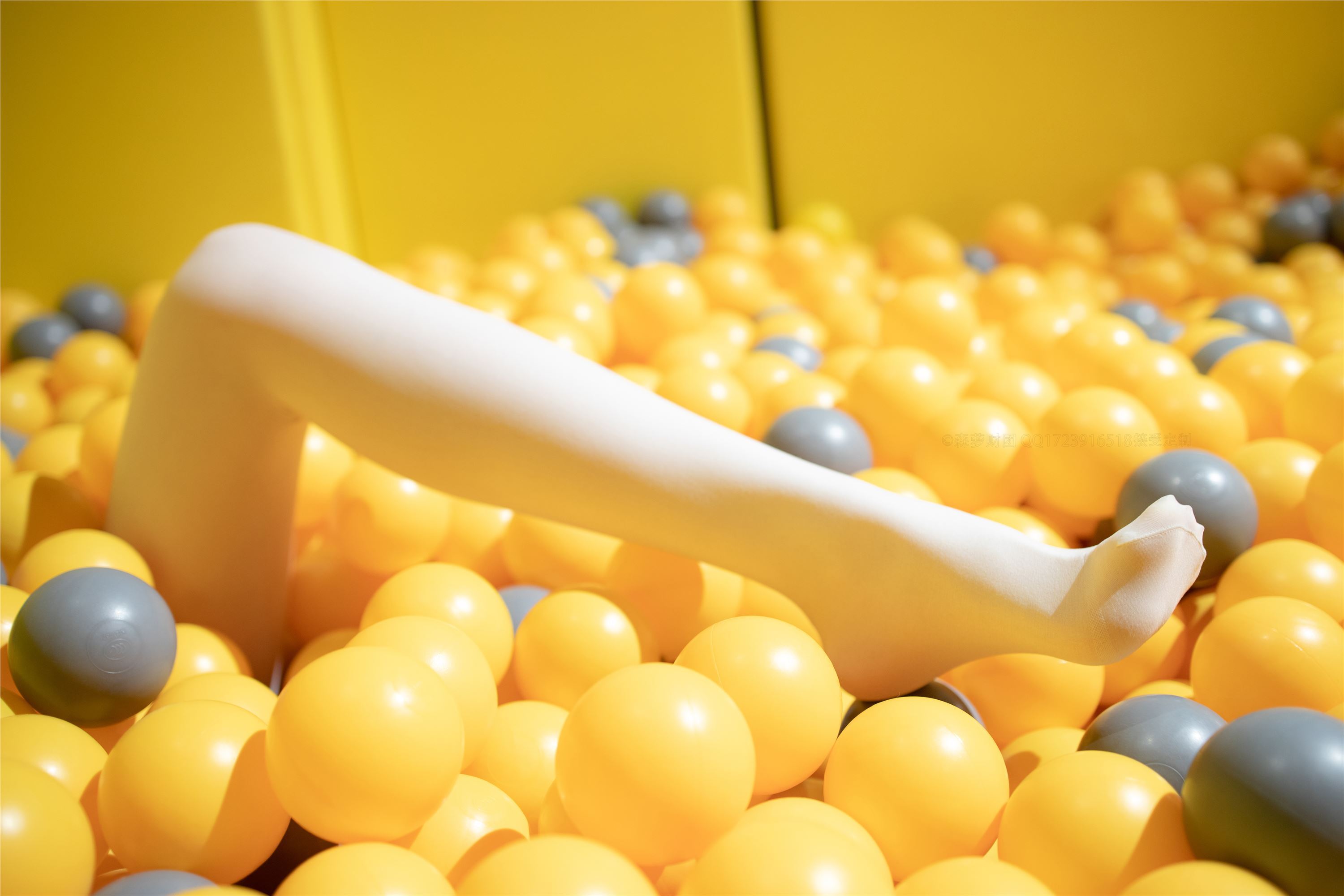 [森萝财团]萝莉丝足写真 X-047