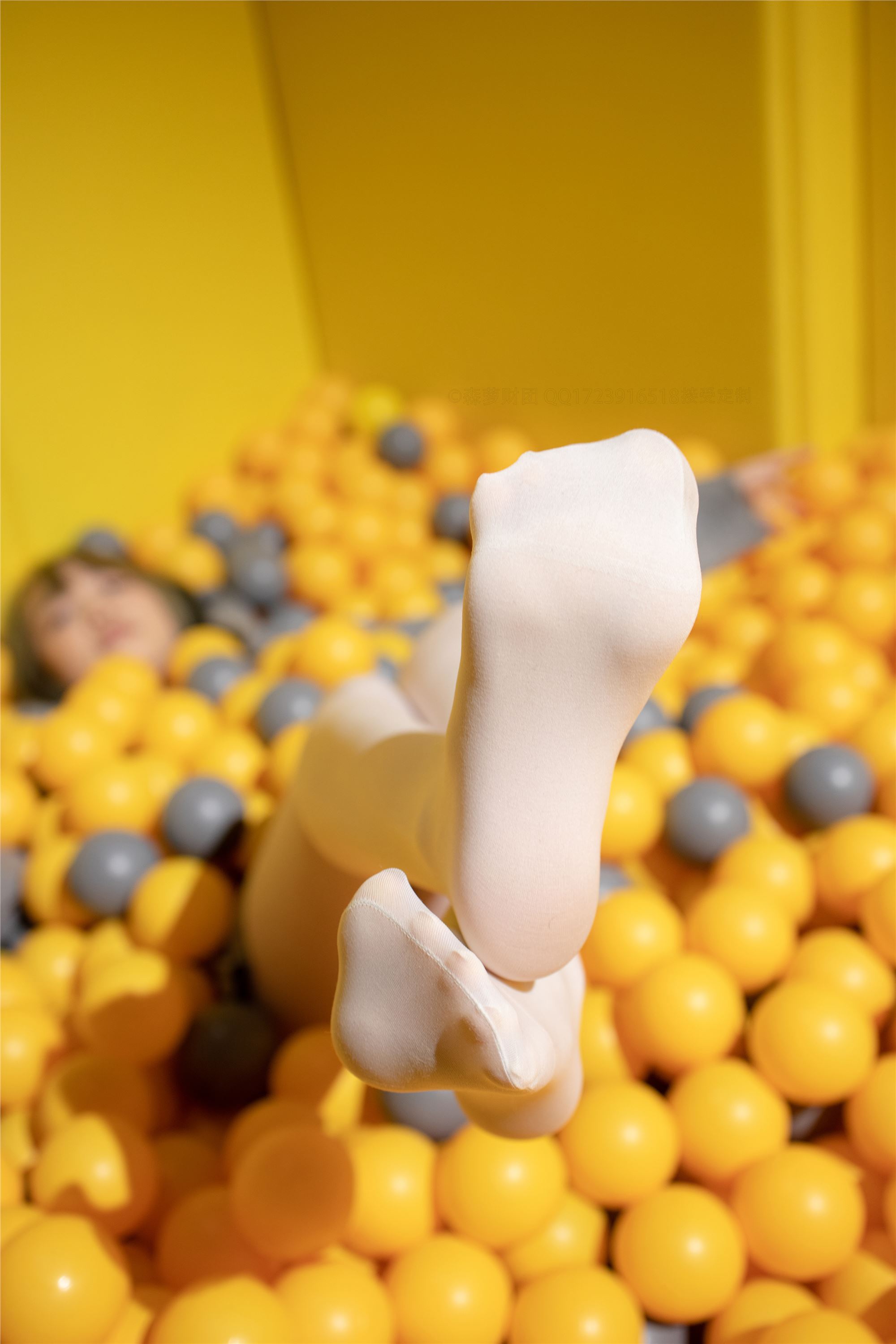 [森萝财团]萝莉丝足写真 X-047