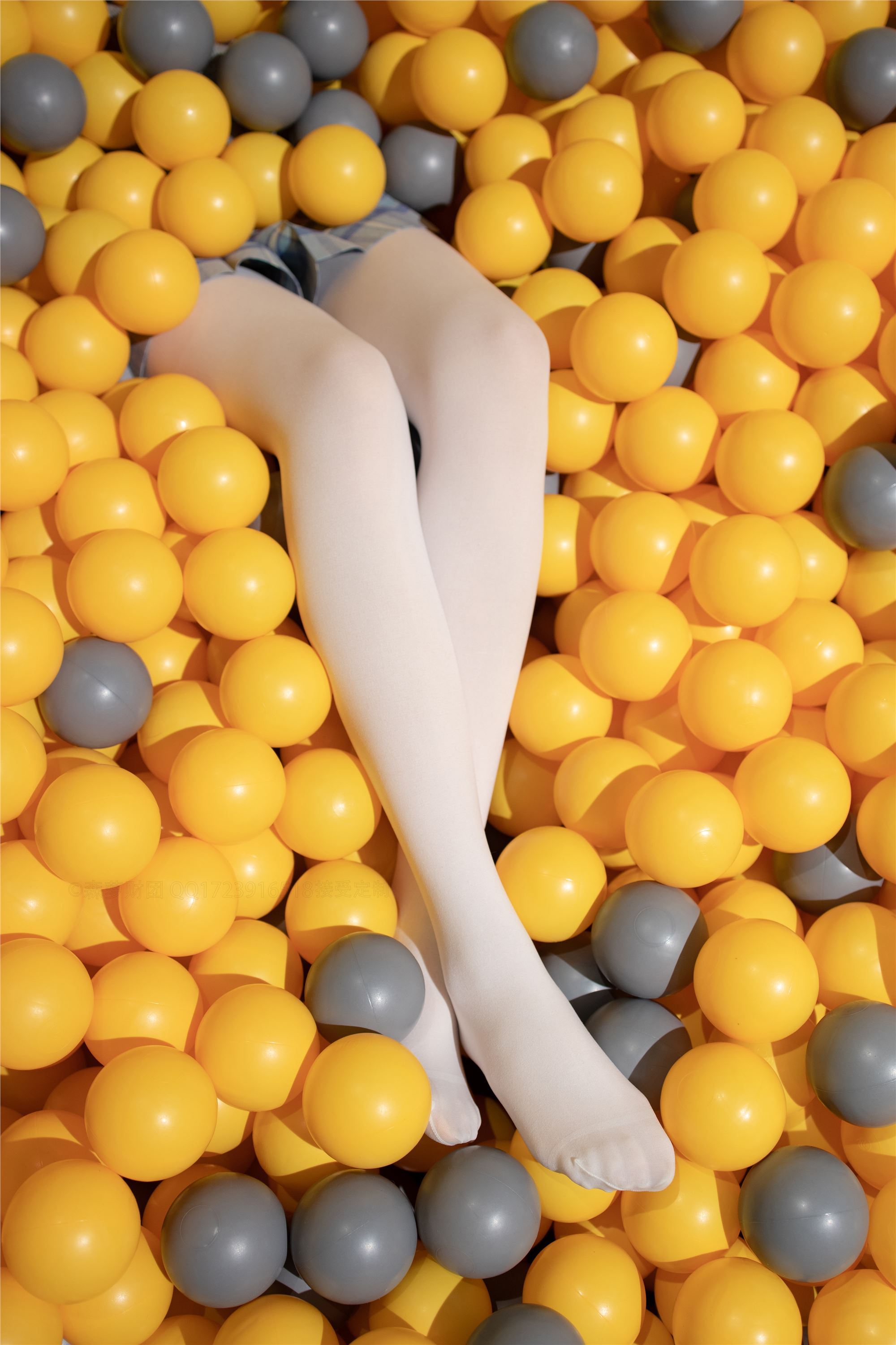 [森萝财团]萝莉丝足写真 X-047