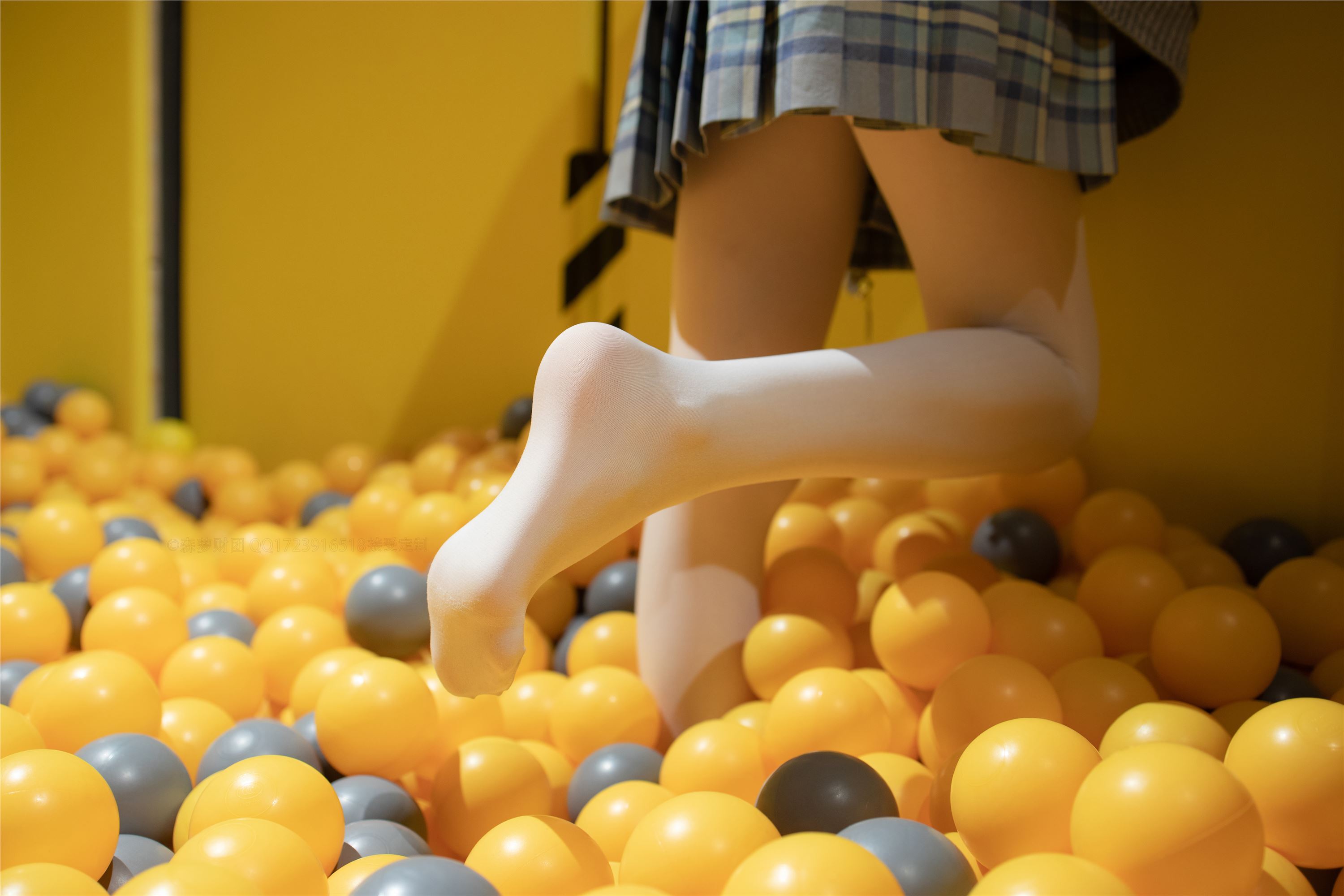 [森萝财团]萝莉丝足写真 X-047