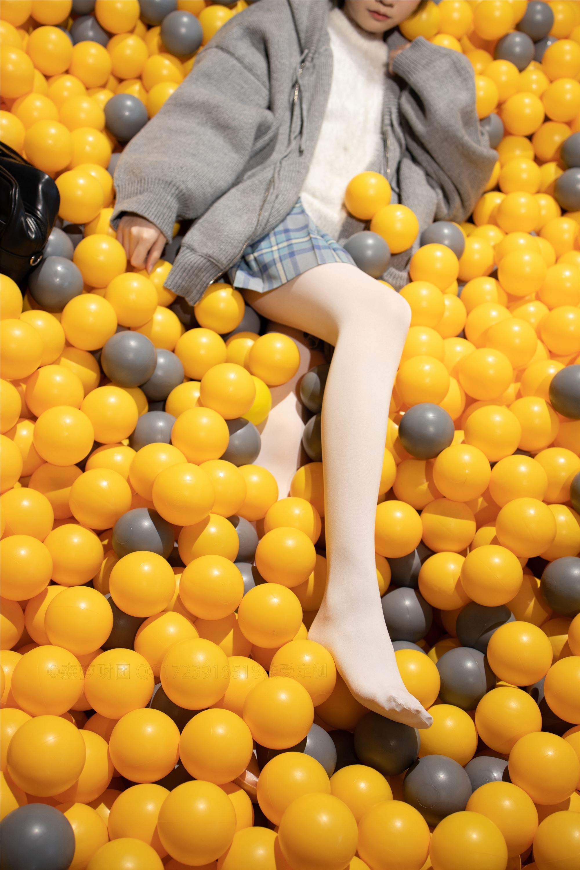 [森萝财团]萝莉丝足写真 X-047