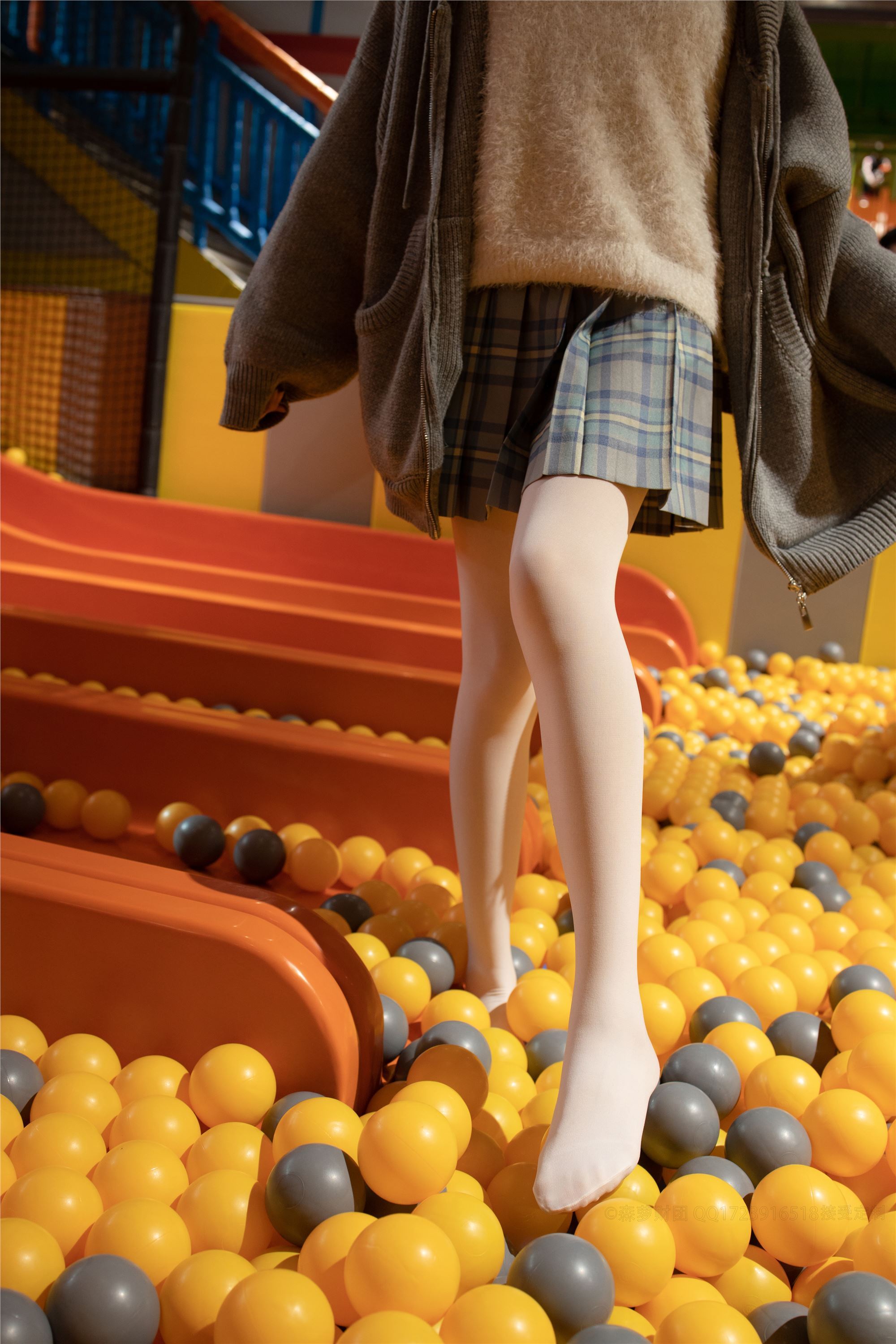 [森萝财团]萝莉丝足写真 X-047