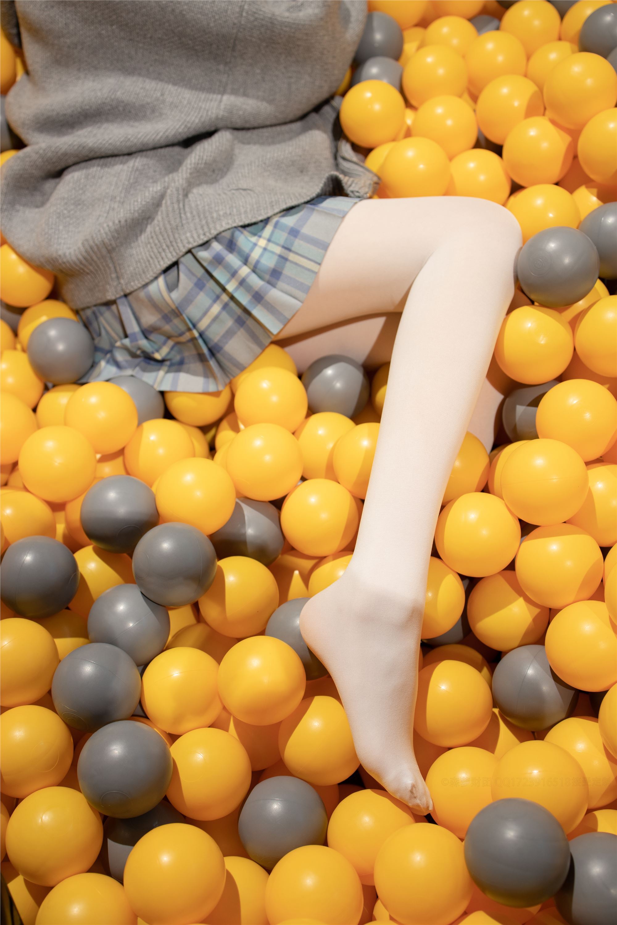 [森萝财团]萝莉丝足写真 X-047