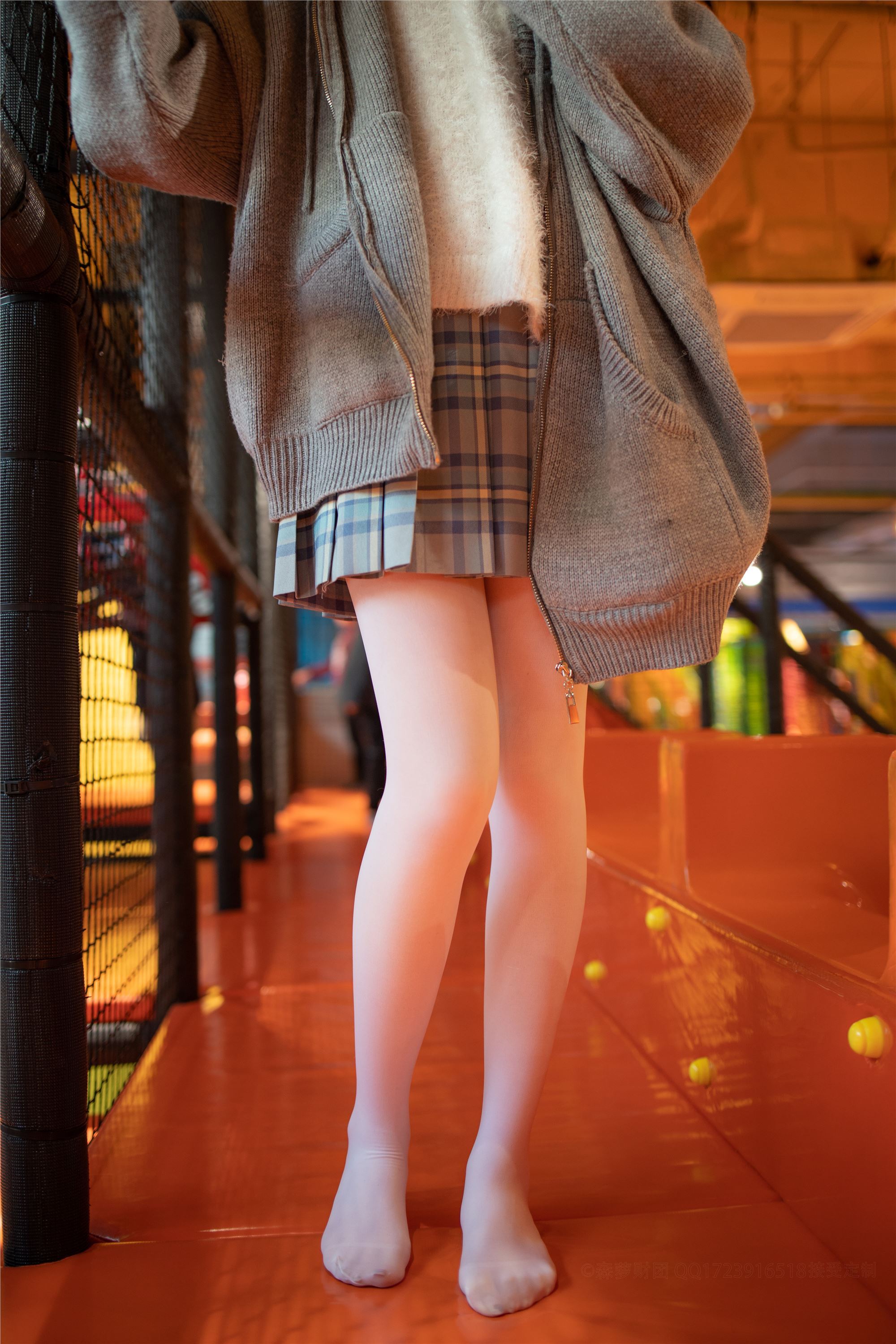 [森萝财团]萝莉丝足写真 X-047