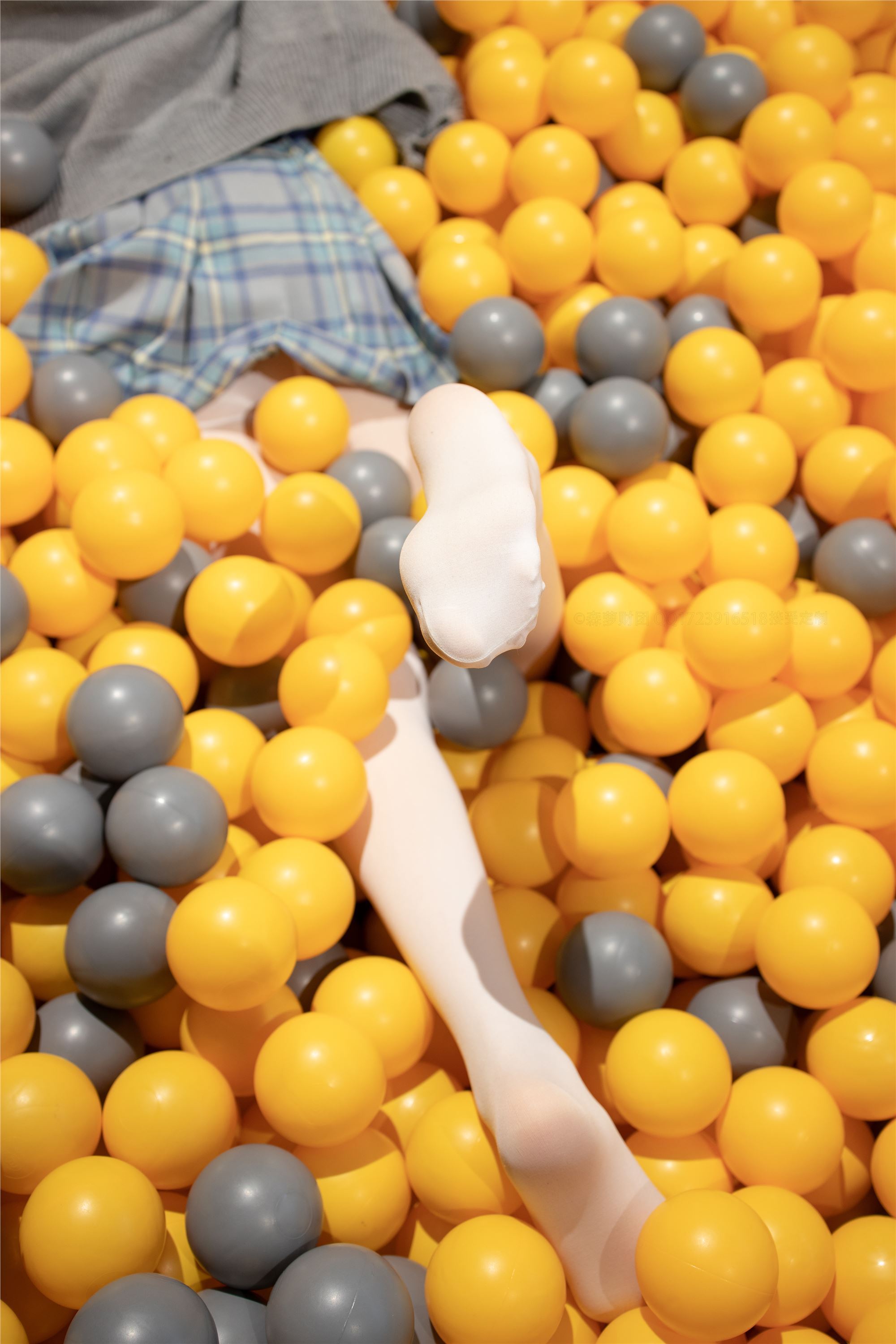 [森萝财团]萝莉丝足写真 X-047