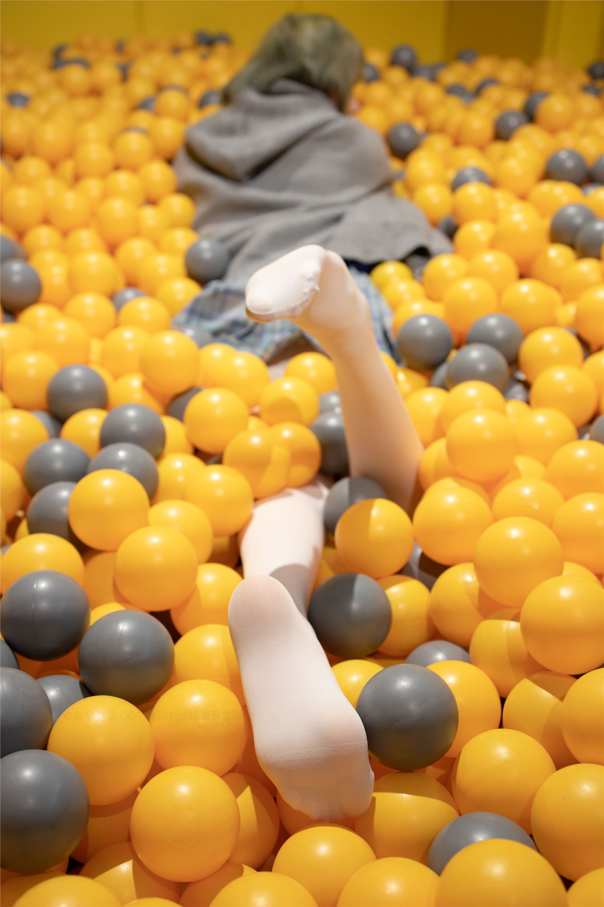 [森萝财团]萝莉丝足写真 X-047