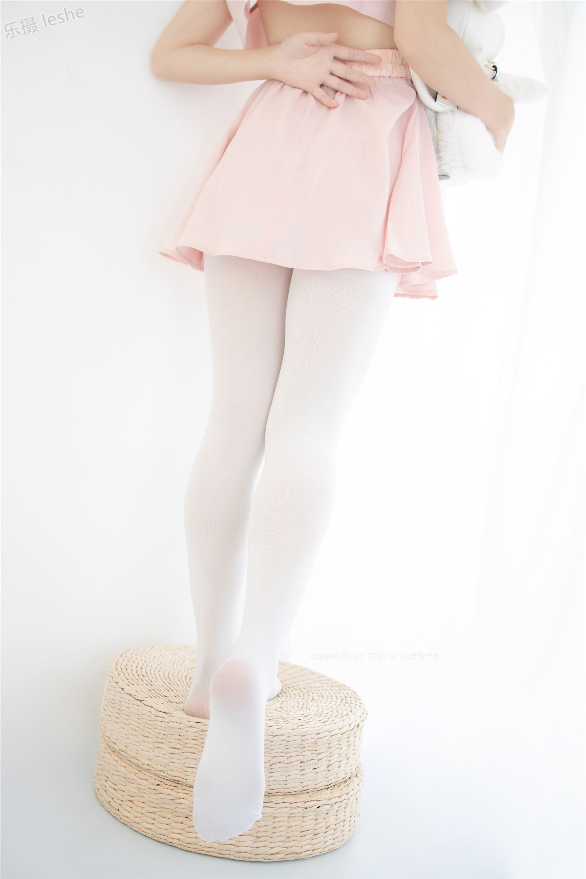 [森萝财团]萝莉丝足写真 X-052