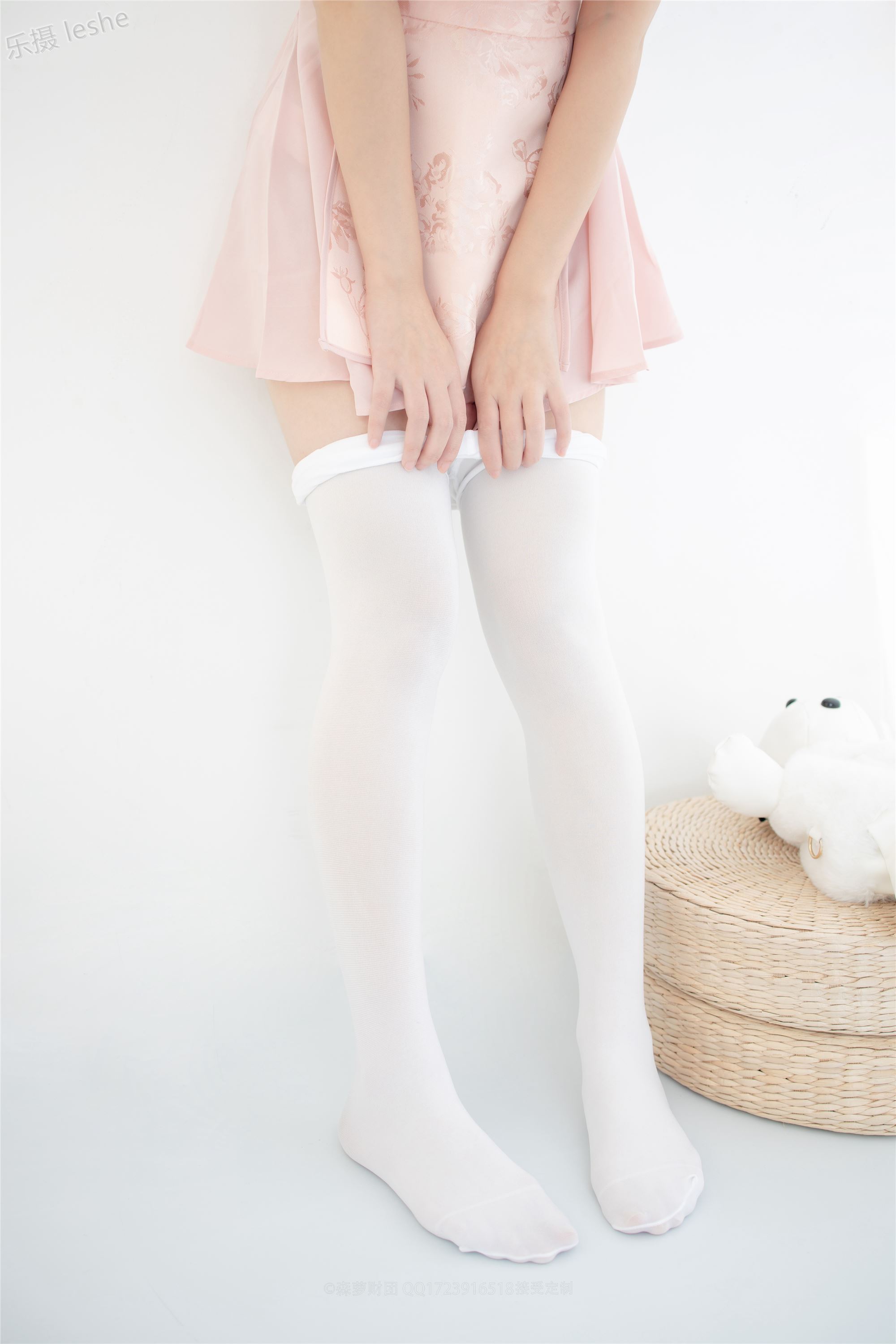 [森萝财团]萝莉丝足写真 X-052