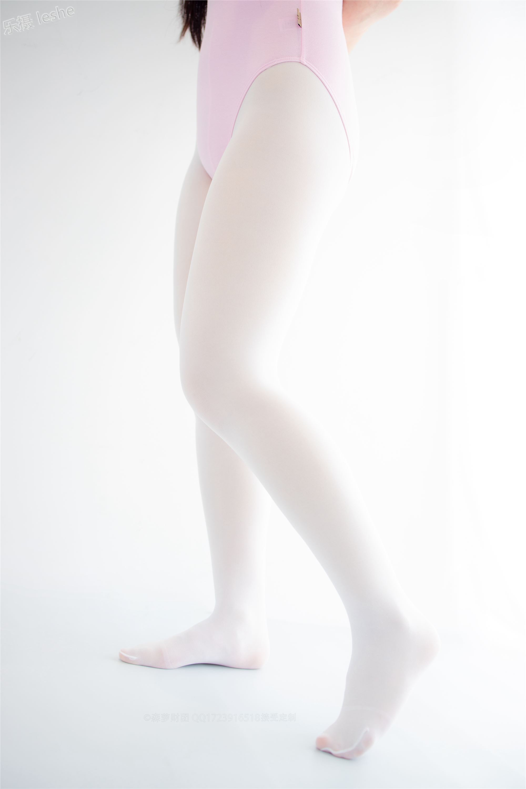 [森萝财团]萝莉丝足写真 X-053