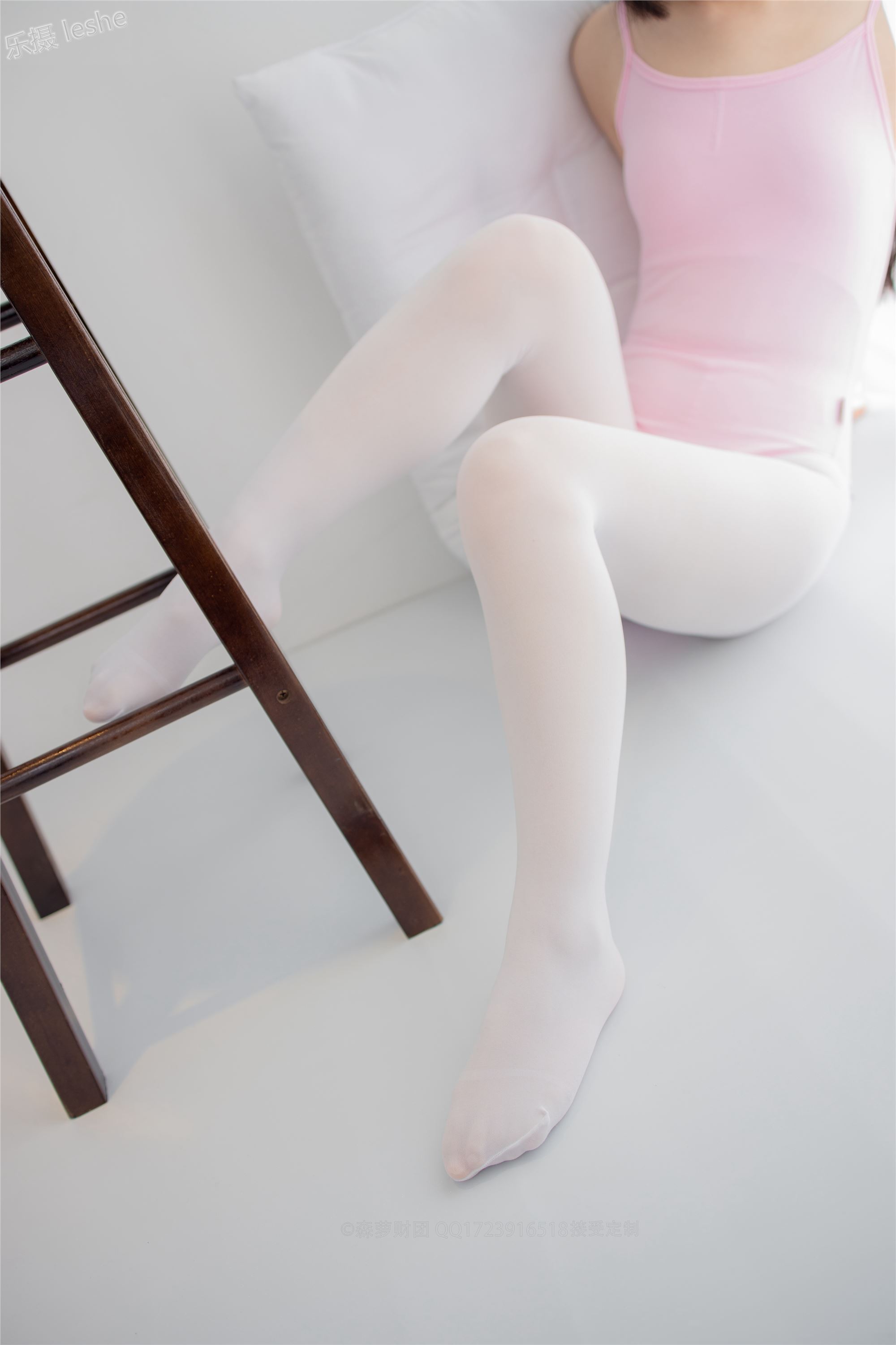 [森萝财团]萝莉丝足写真 X-053