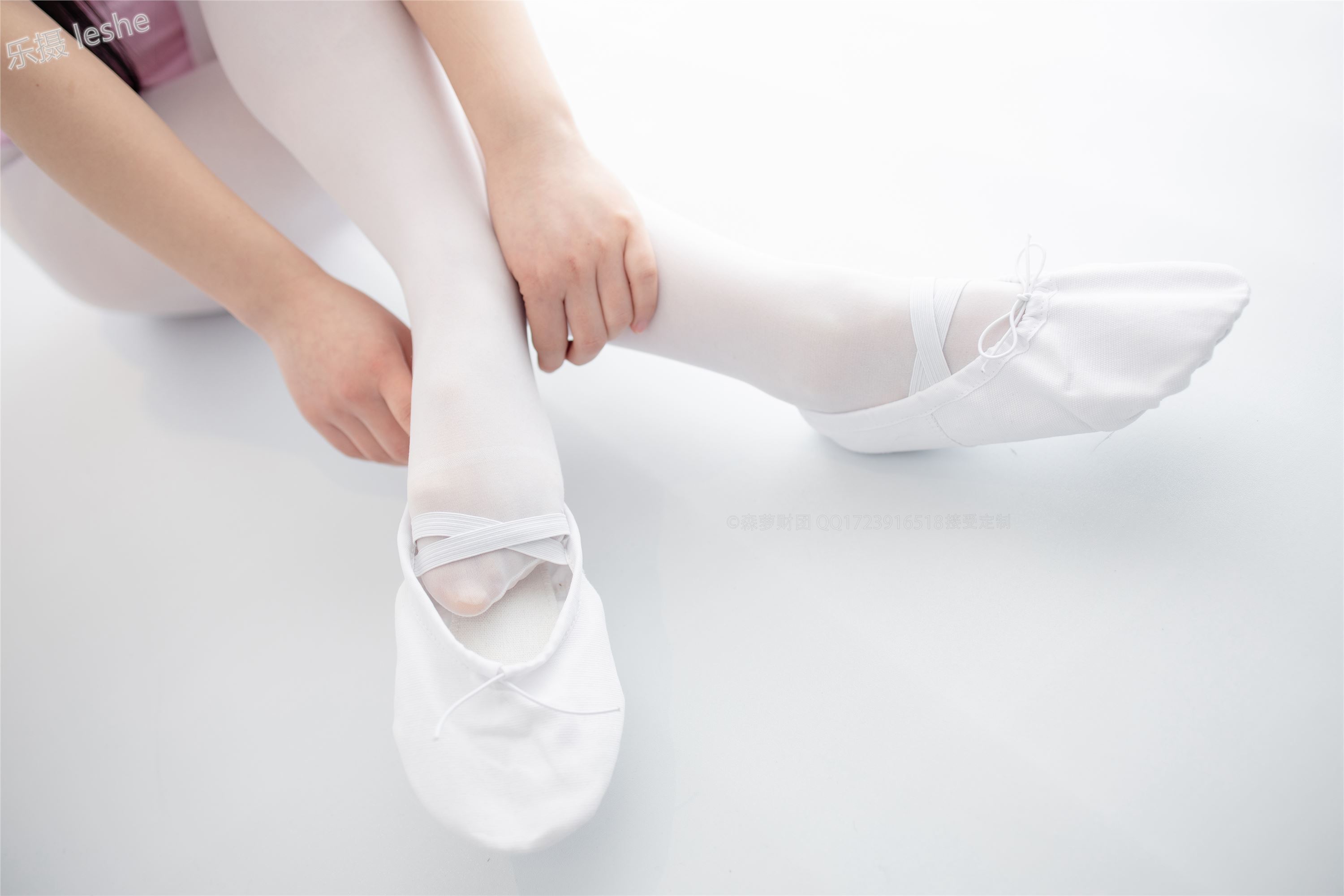 [森萝财团]萝莉丝足写真 X-053