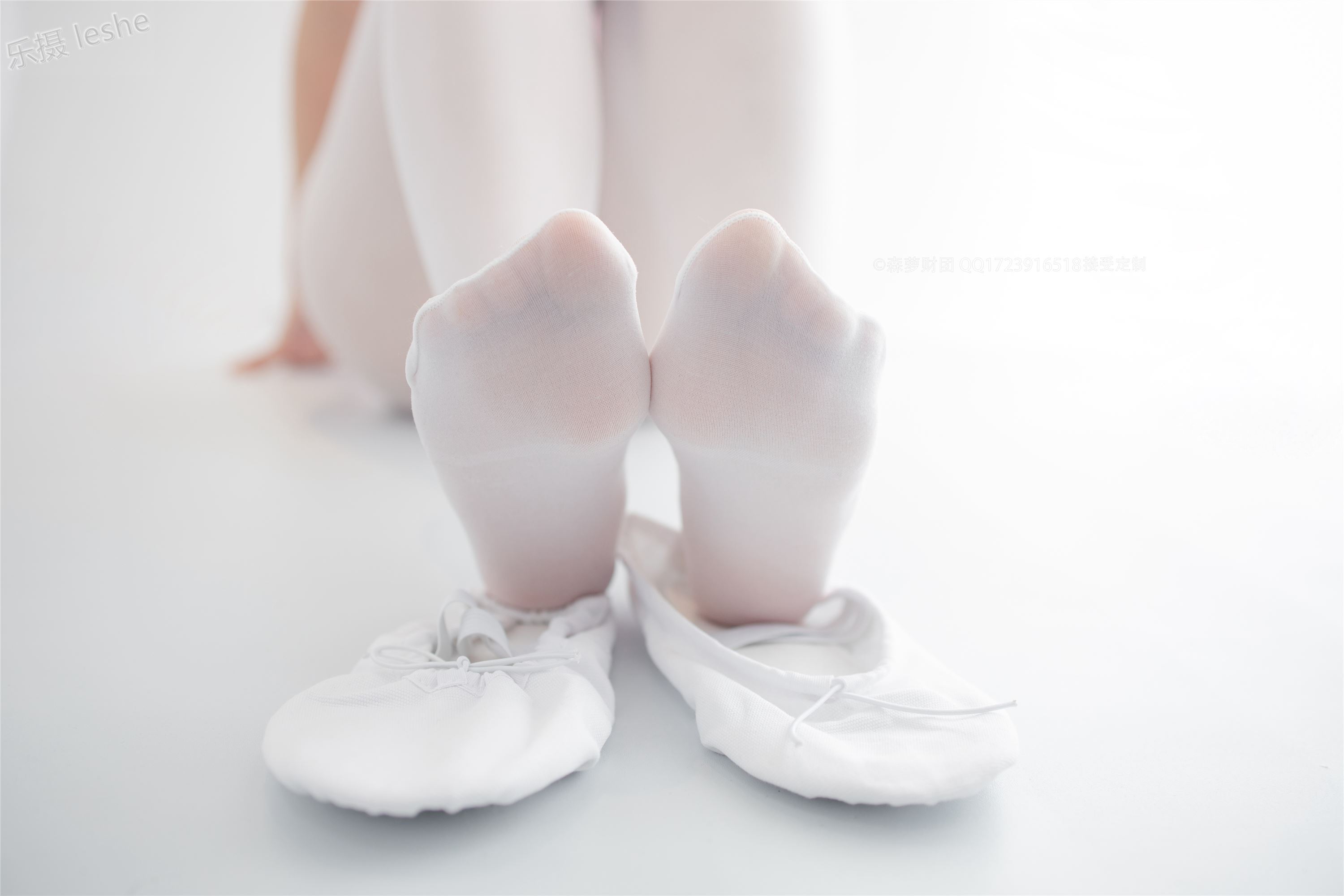 [森萝财团]萝莉丝足写真 X-053