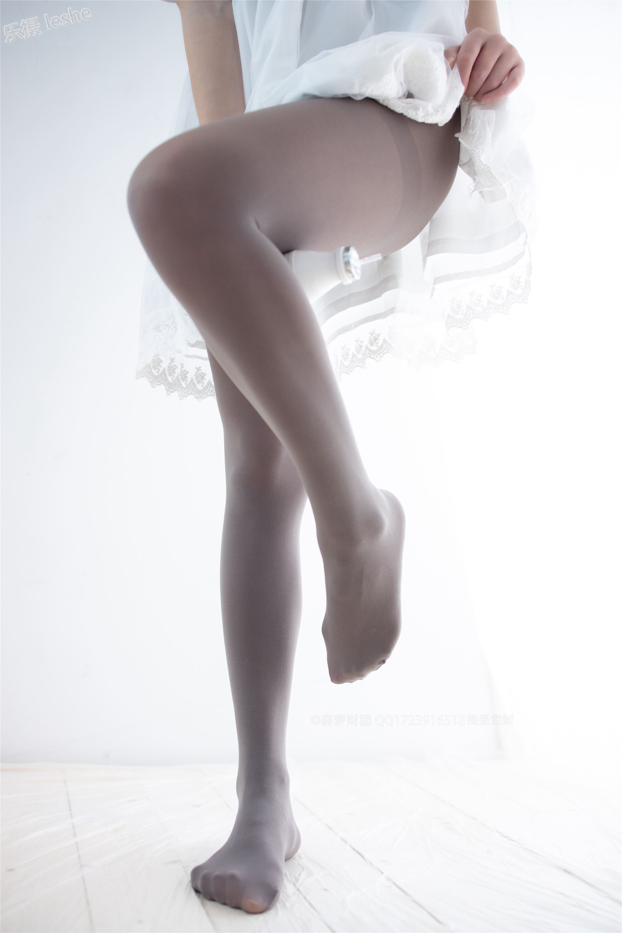 [森萝财团]萝莉丝足写真 X-054