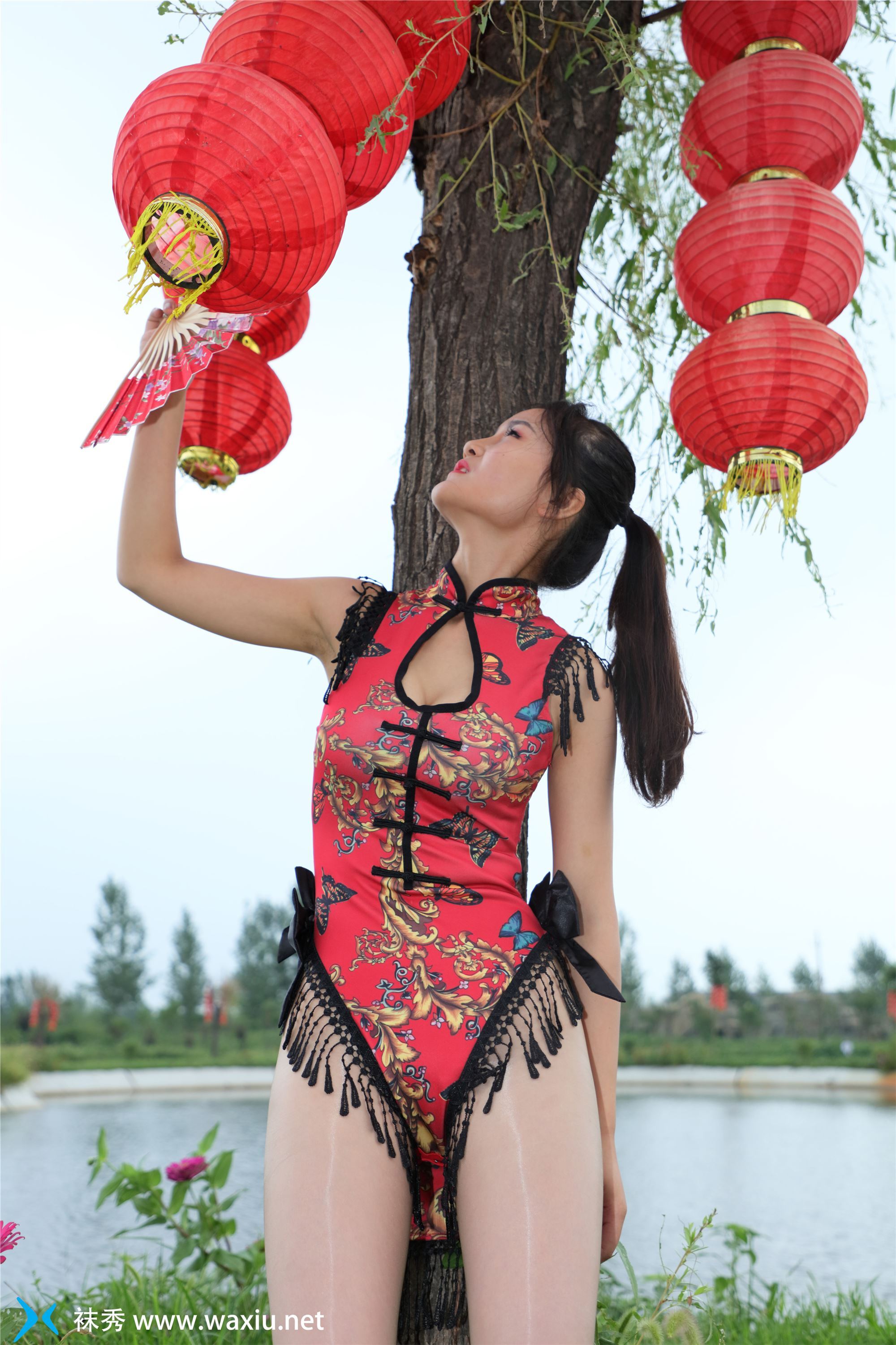 [袜秀] P003 2018.08.01 叮当《雨天游园》