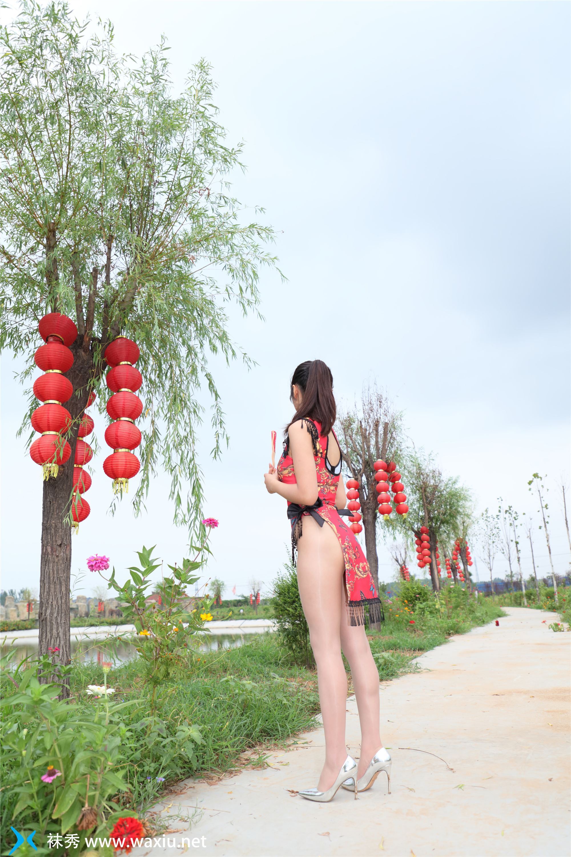 [袜秀] P003 2018.08.01 叮当《雨天游园》