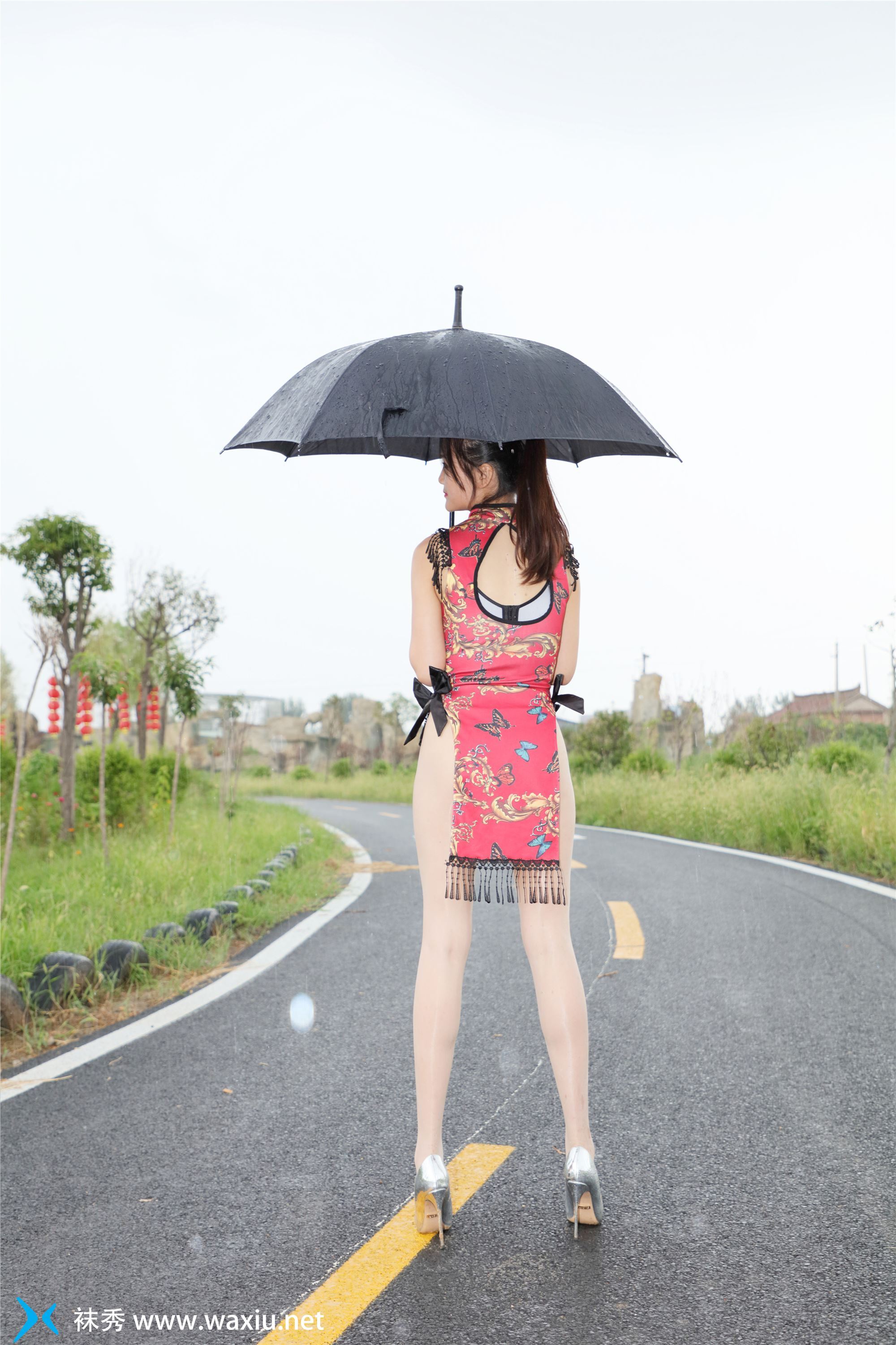 [袜秀] P003 2018.08.01 叮当《雨天游园》