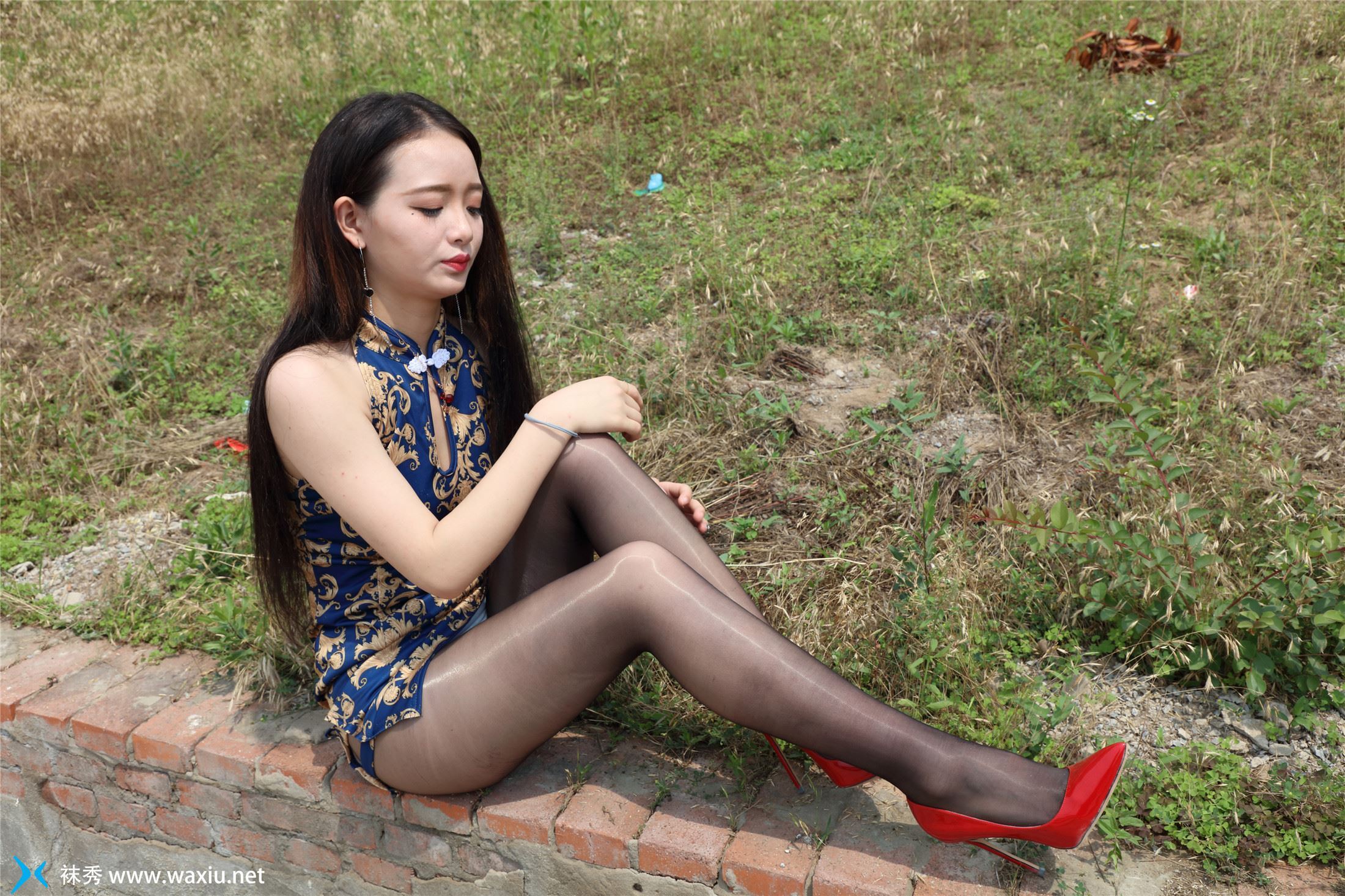 [袜秀] P006 2018.08.01 世俗姬《红T风》